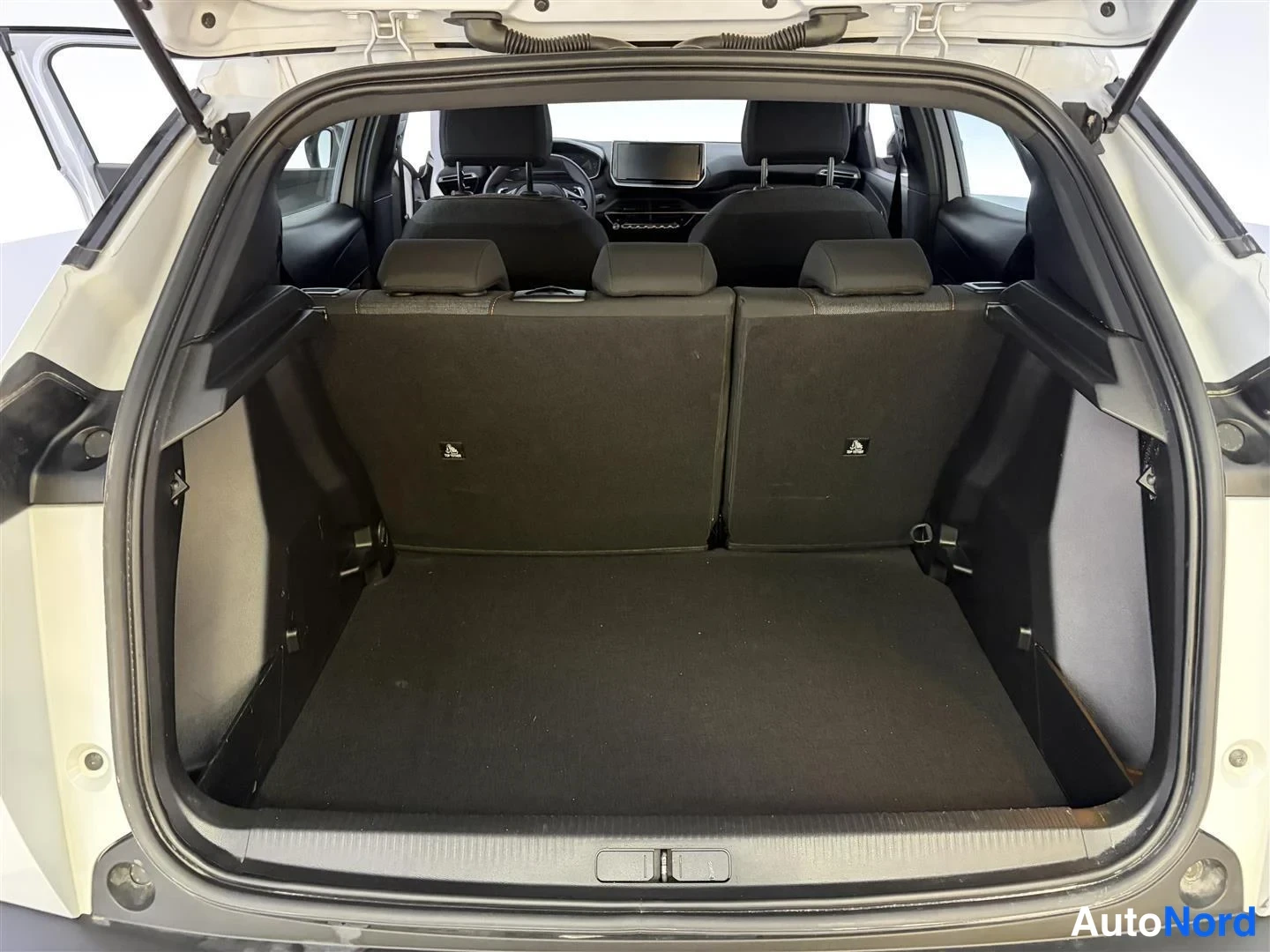 White Peugeot 2008 2025, boot, photo 13