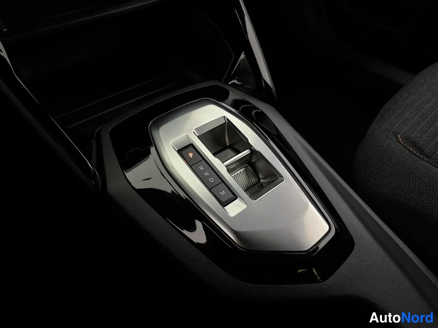 White Peugeot 2008 2025, detail, photo 19