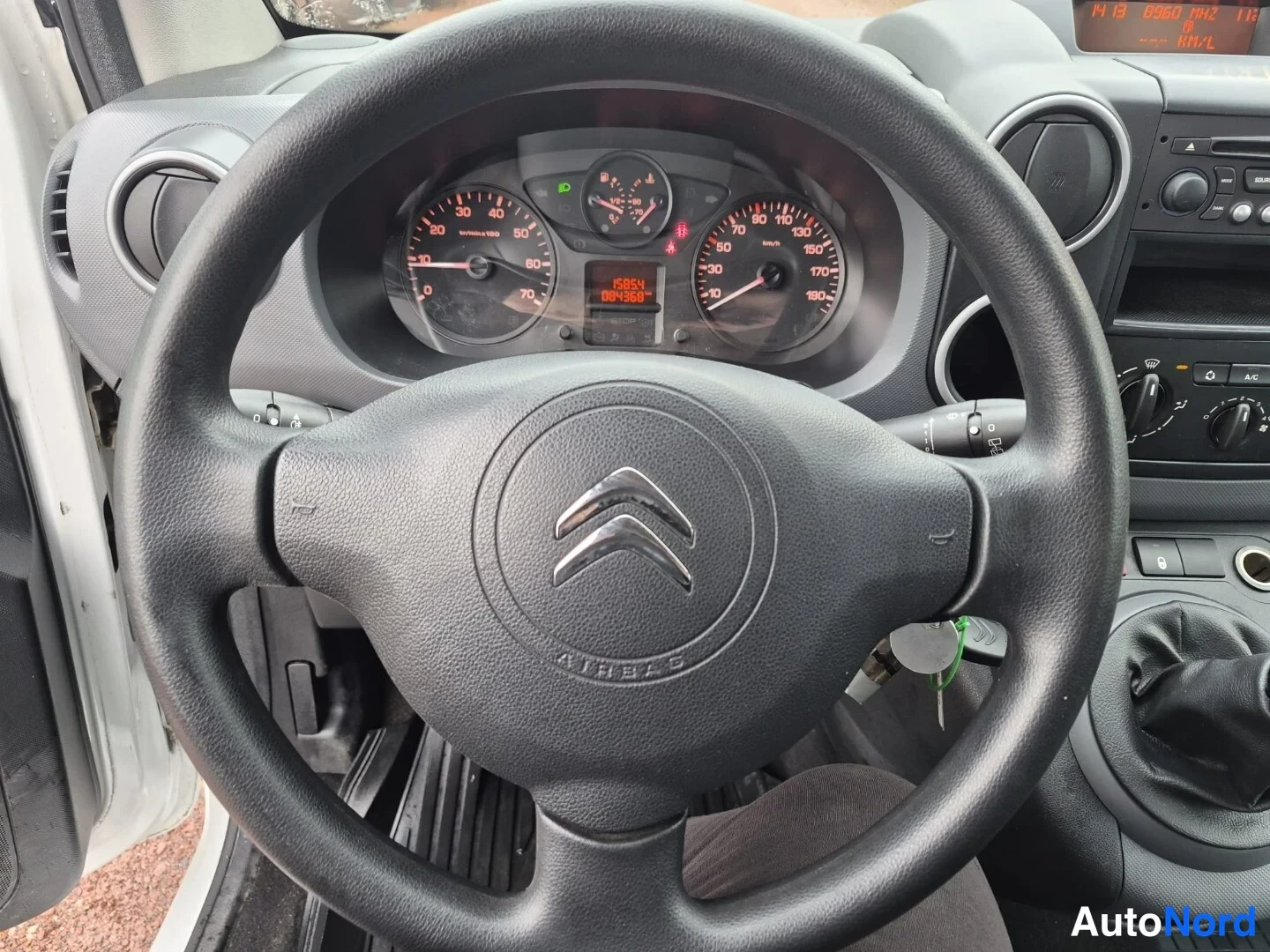Valkoinen Citroen Berlingo 2014, yksityiskohta, kuva 25