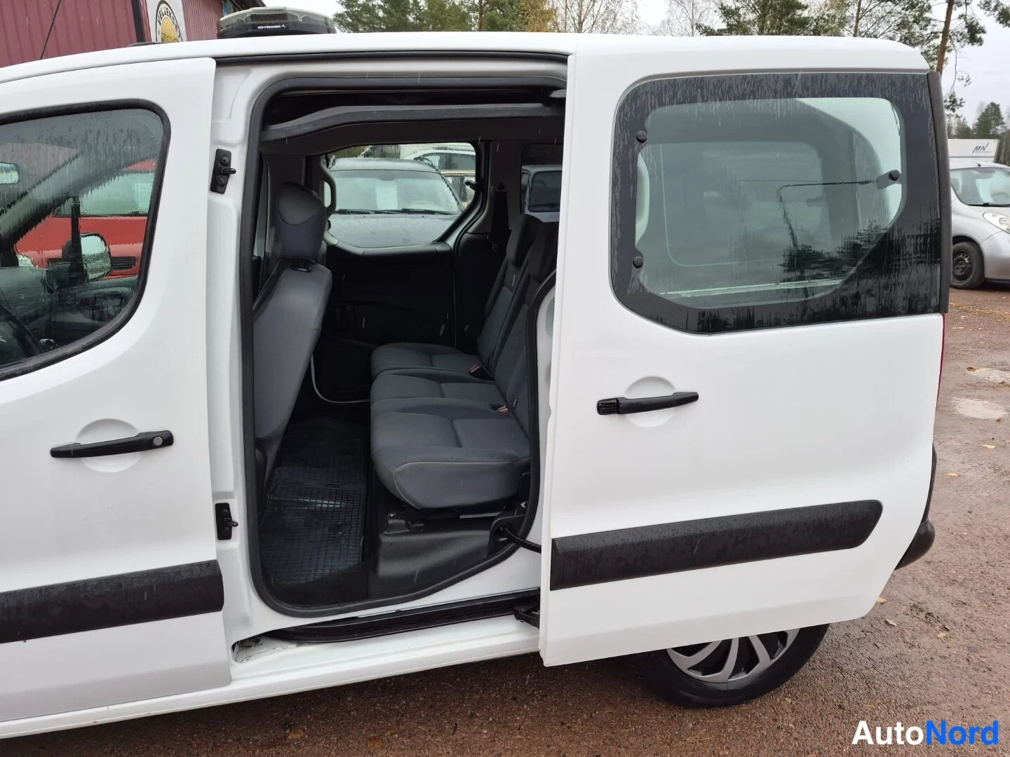 Valkoinen Citroen Berlingo 2014, sivulta, kuva 7