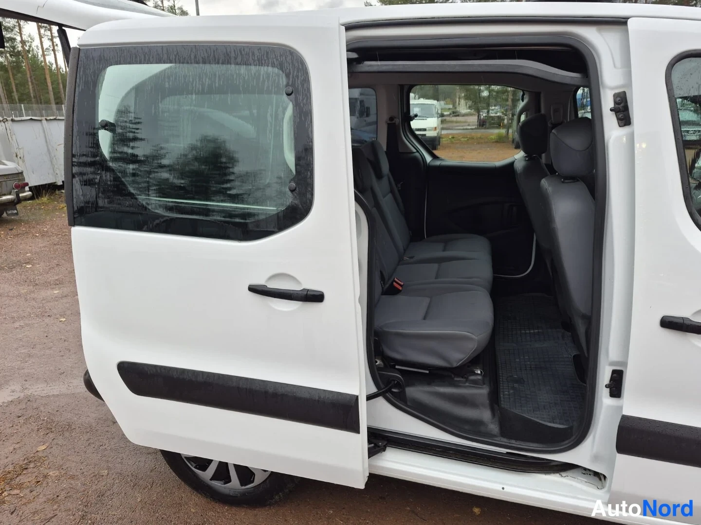 Valkoinen Citroen Berlingo 2014, sivulta, kuva 6