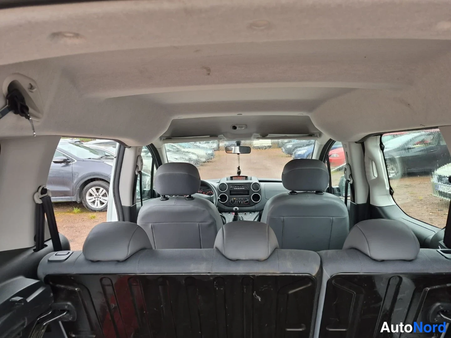 Valkoinen Citroen Berlingo 2014, ohjaamo, kuva 14