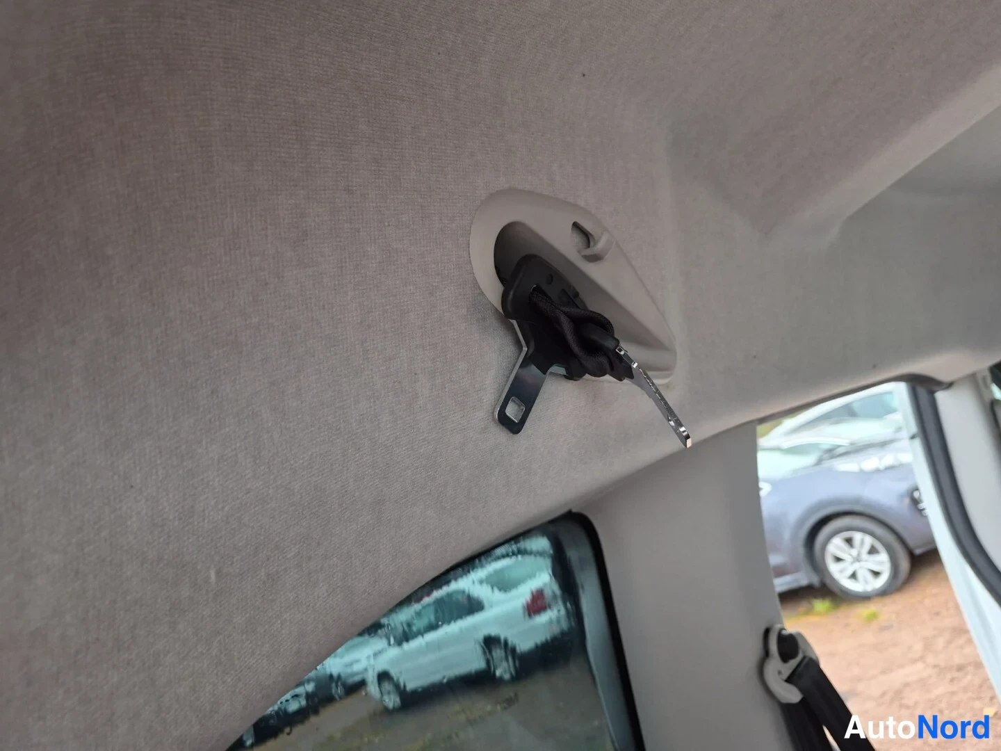 Valkoinen Citroen Berlingo 2014, yksityiskohta, kuva 28