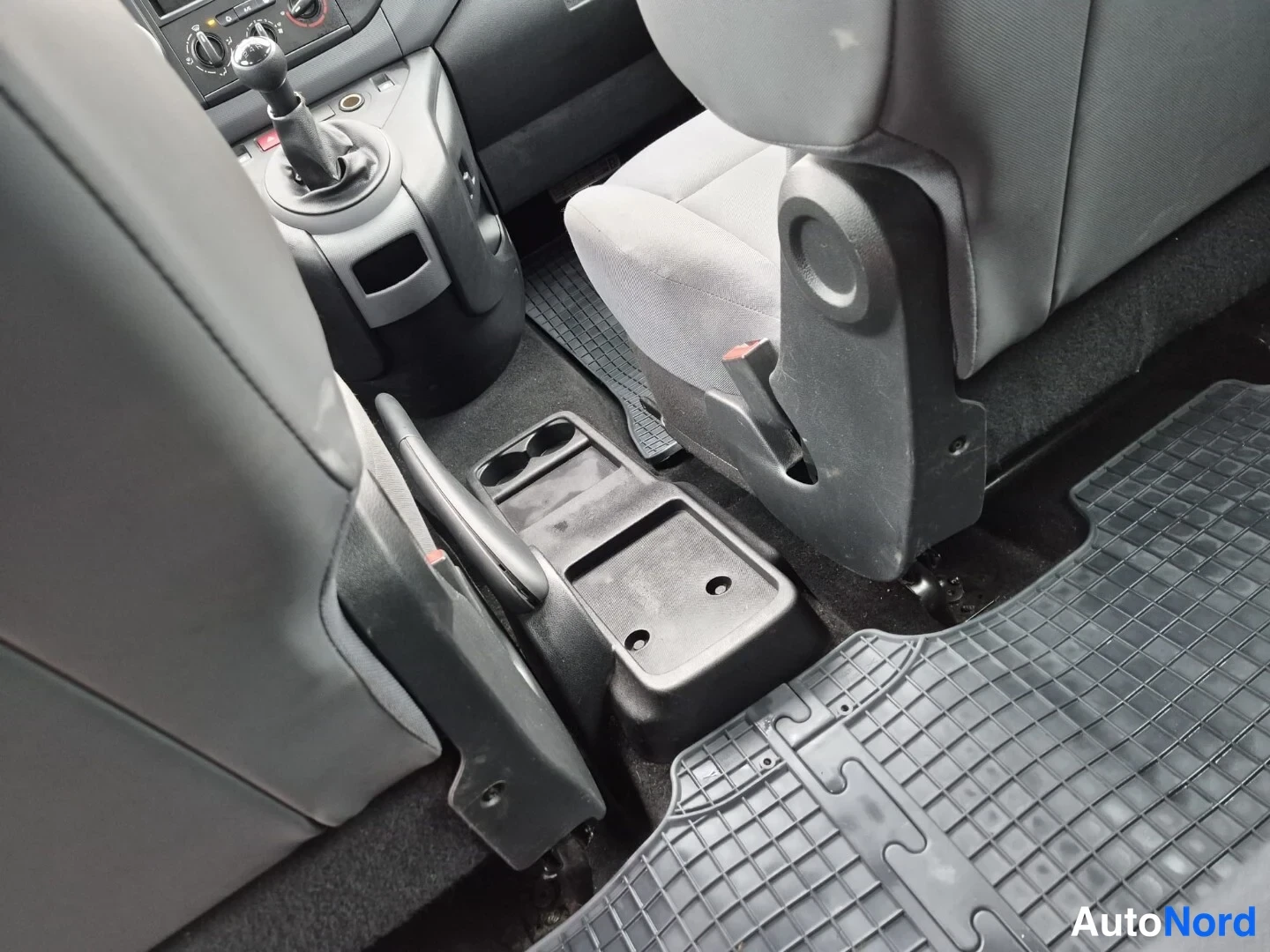 Valkoinen Citroen Berlingo 2014, ohjaamo, kuva 15