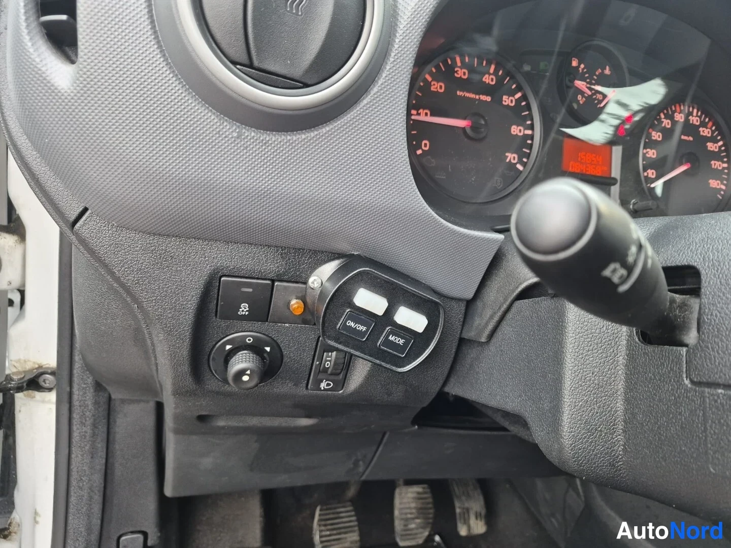 Valkoinen Citroen Berlingo 2014, yksityiskohta, kuva 30