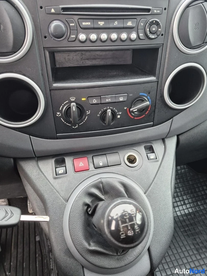 Valkoinen Citroen Berlingo 2014, yksityiskohta, kuva 31