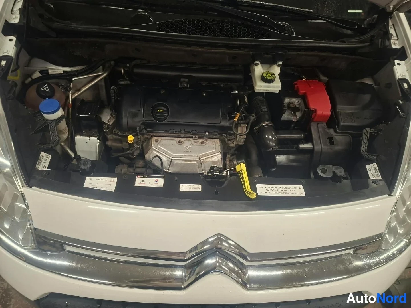 Valkoinen Citroen Berlingo 2014, moottoritila, kuva 24