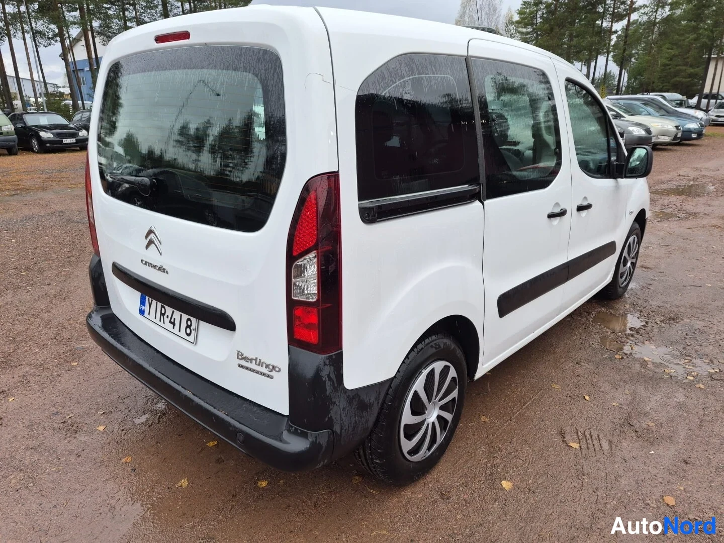 Valkoinen Citroen Berlingo 2014, takaviisto, kuva 8