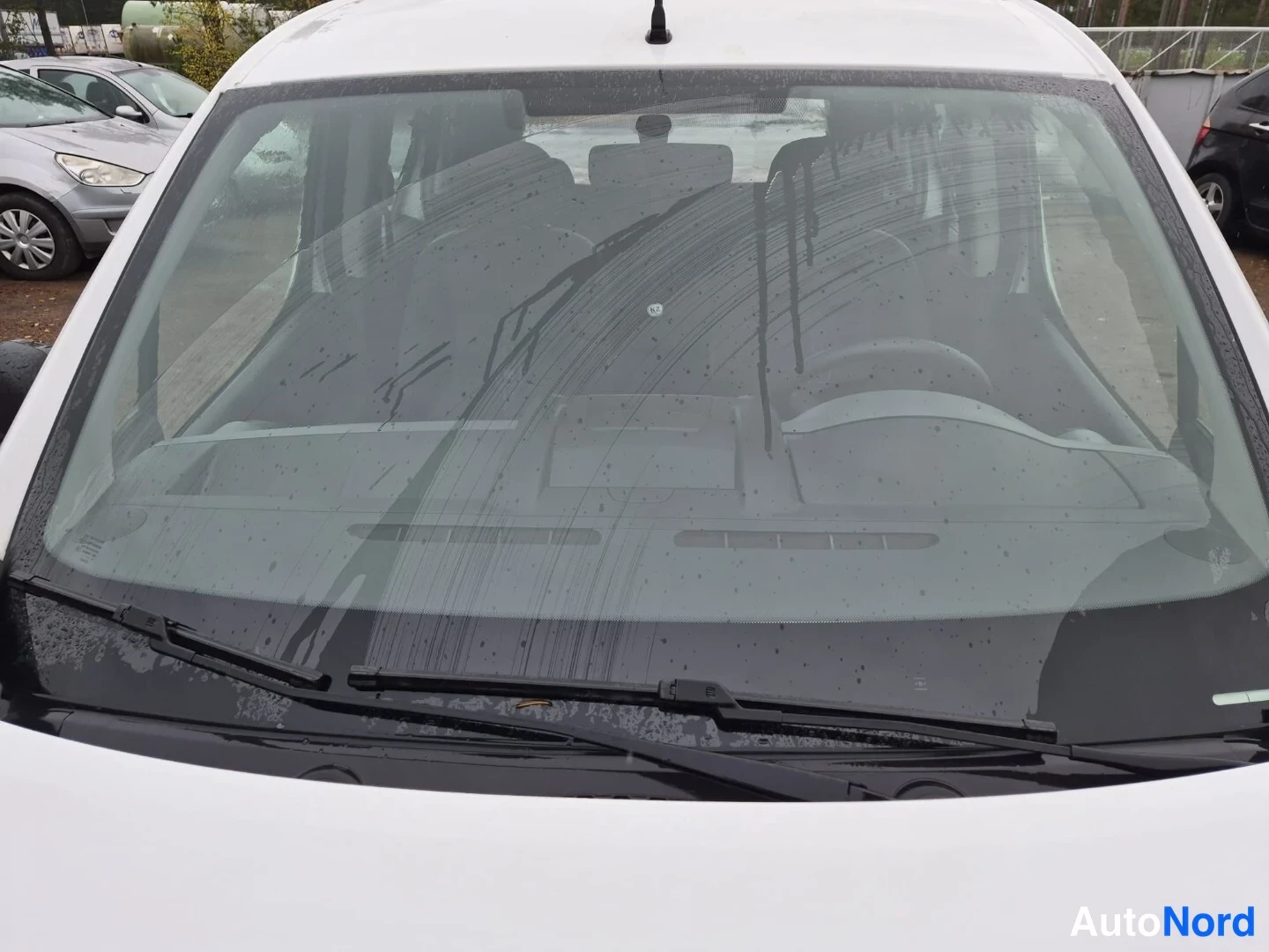 Valkoinen Citroen Berlingo 2014, ohjaamo, kuva 17