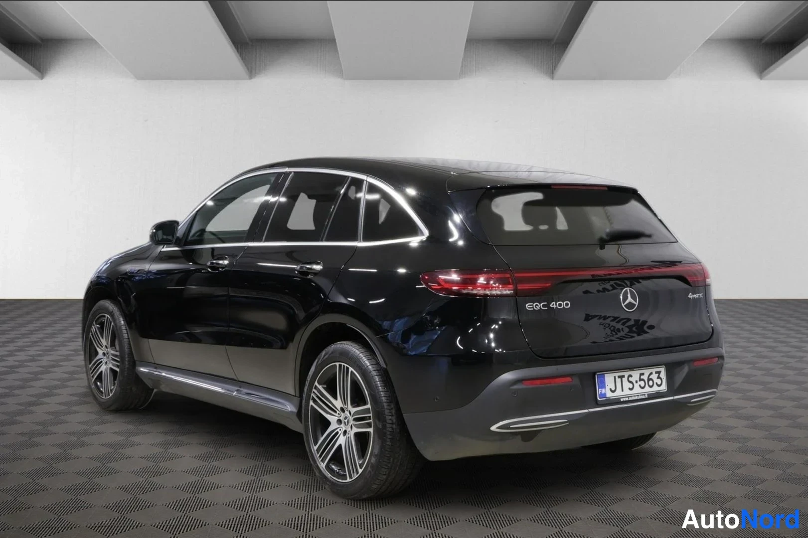 Musta Mercedes-Benz EQC 400 4MATIC 2022, takaviisto, kuva 6