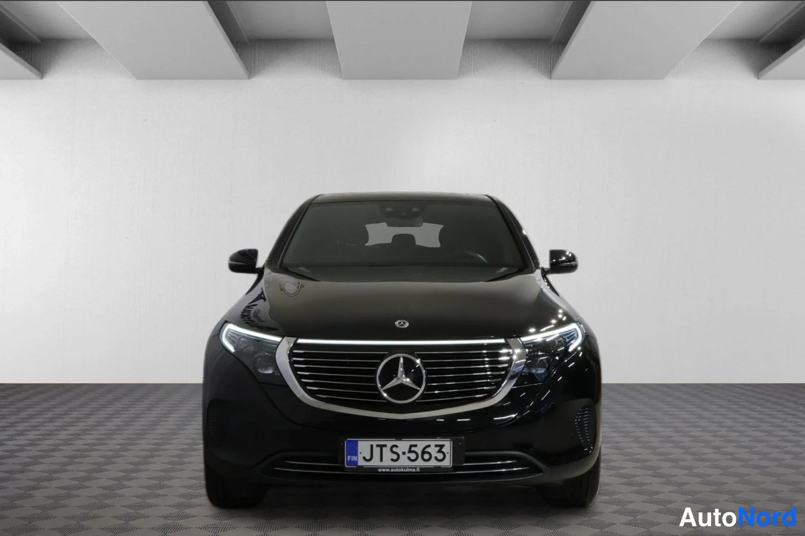 Musta Mercedes-Benz EQC 400 4MATIC 2022, edestä, kuva 3