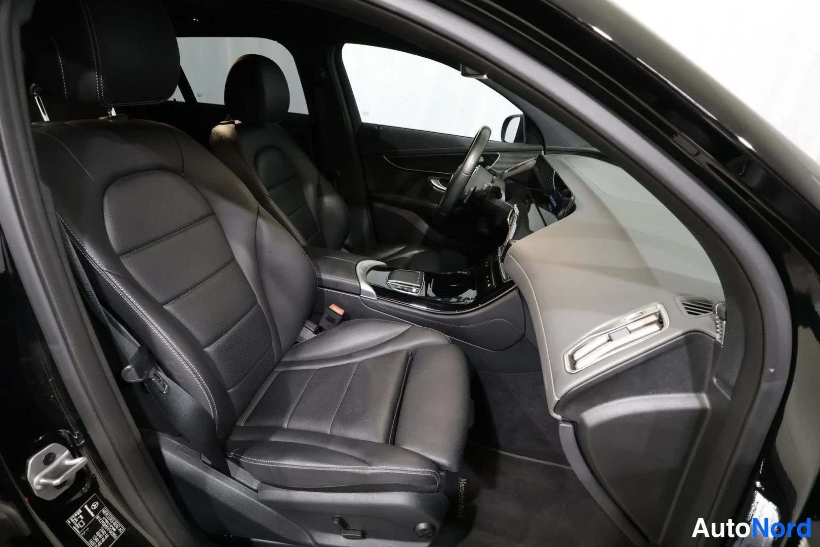 Musta Mercedes-Benz EQC 400 4MATIC 2022, etuistuimet, kuva 12