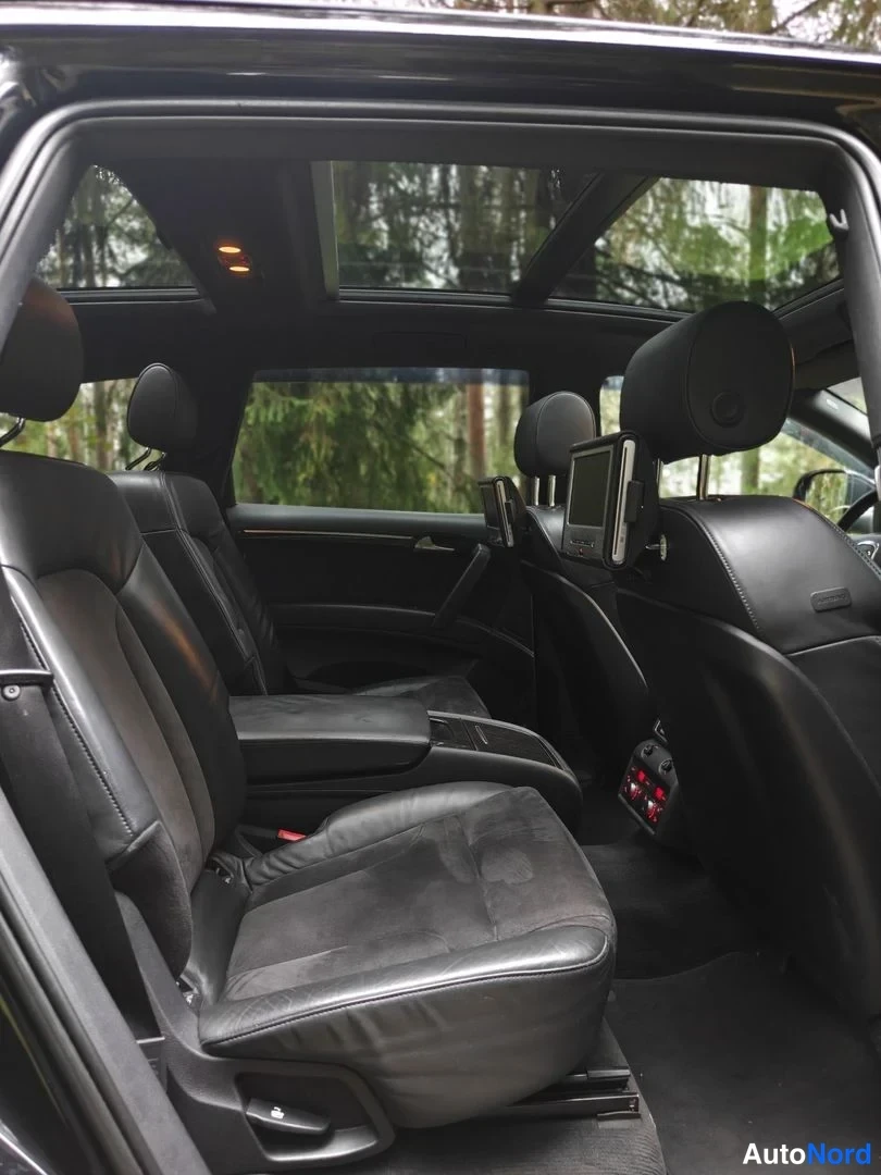 Svart Audi Q7 2008, baksäten, bild 9