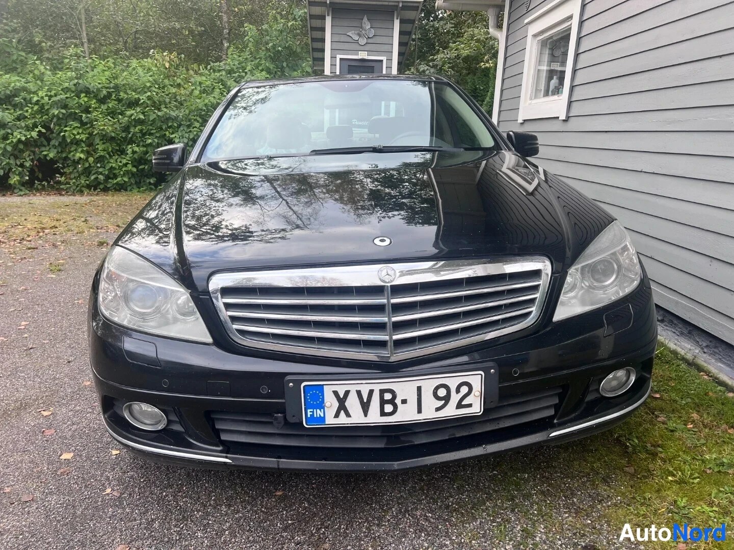 Musta Mercedes-Benz C 200 CDI 2010, edestä, kuva 2