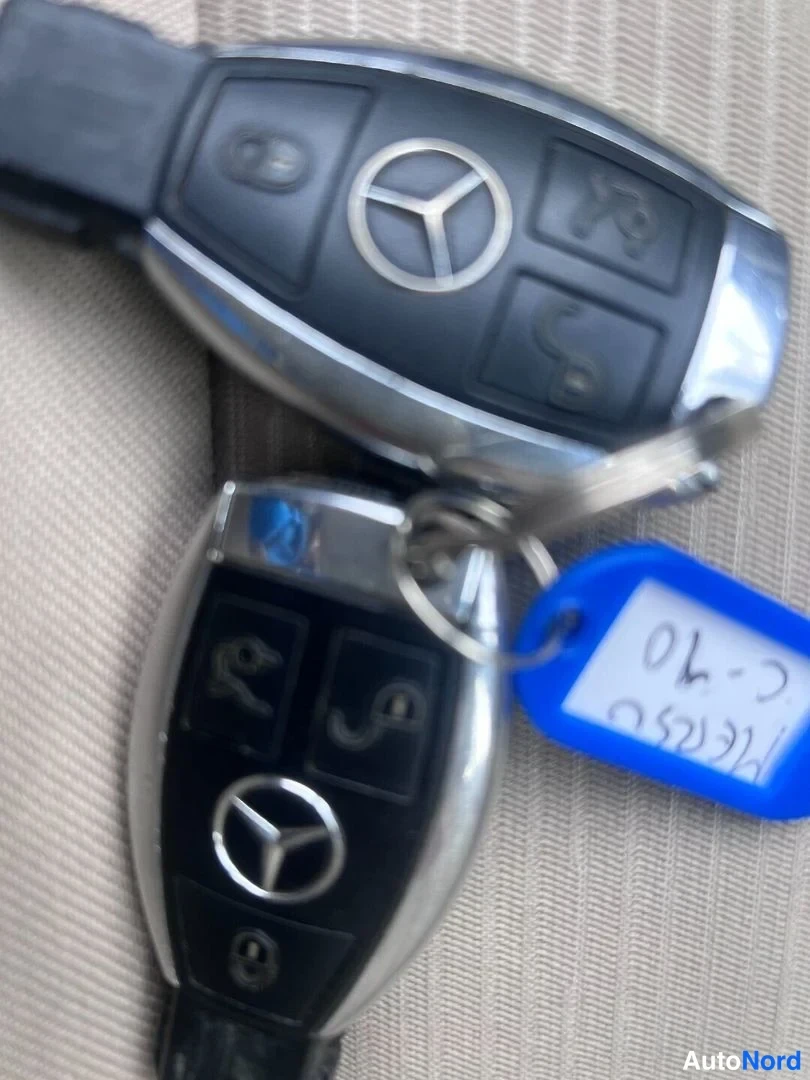 Musta Mercedes-Benz C 200 CDI 2010, yksityiskohta, kuva 12