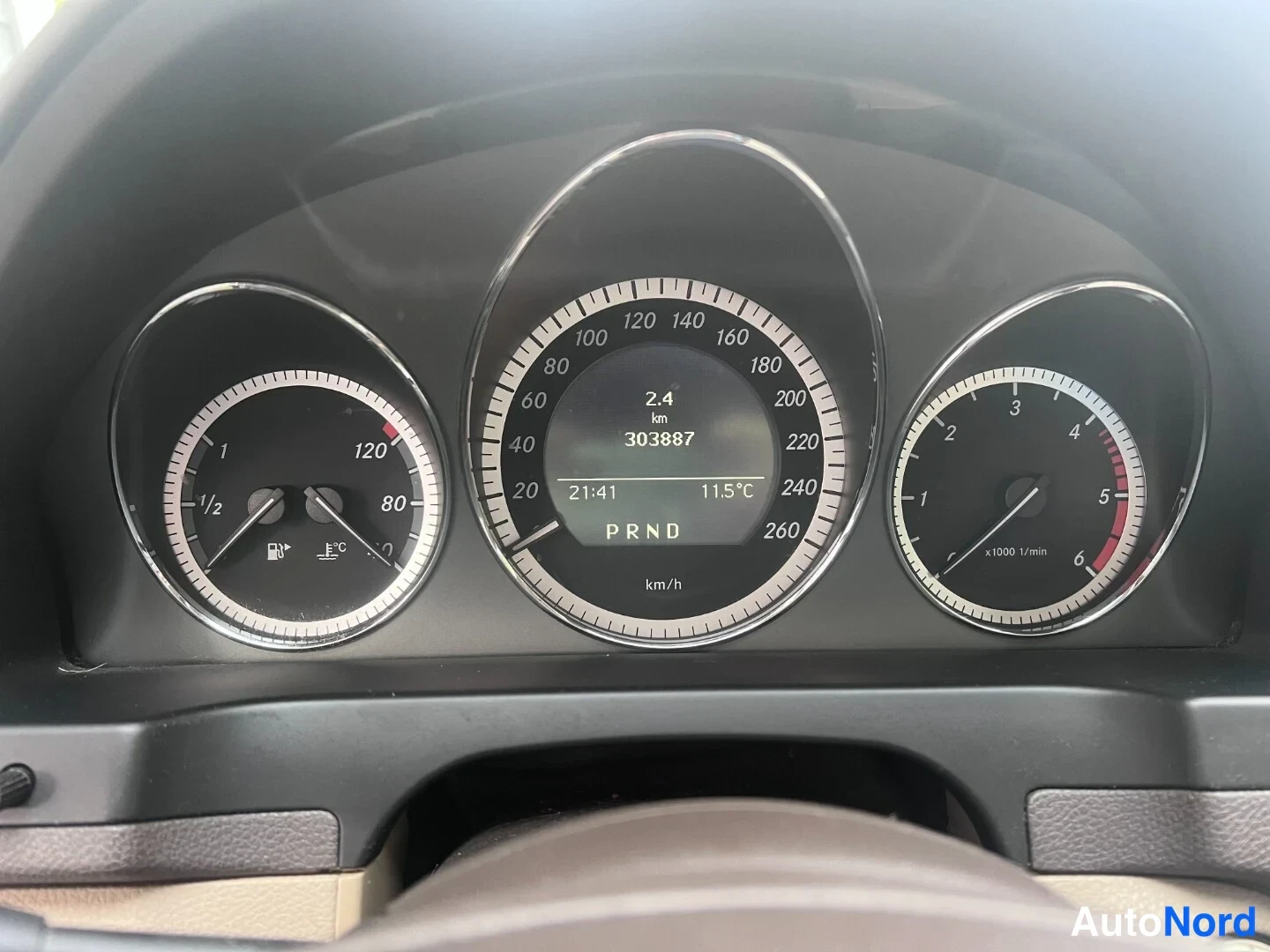 Musta Mercedes-Benz C 200 CDI 2010, yksityiskohta, kuva 10