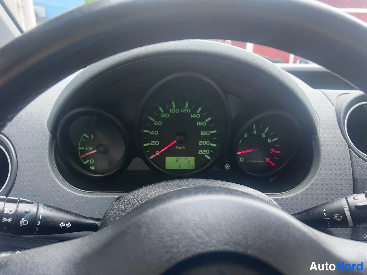 Red Mitsubishi Colt 2006, detail, photo 10