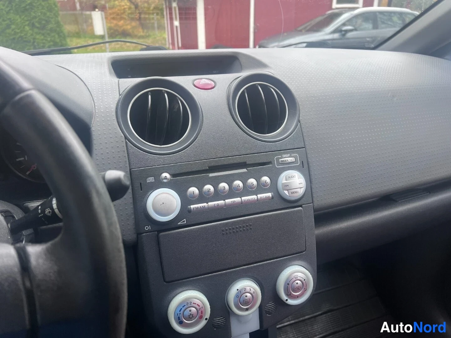 Red Mitsubishi Colt 2006, detail, photo 9