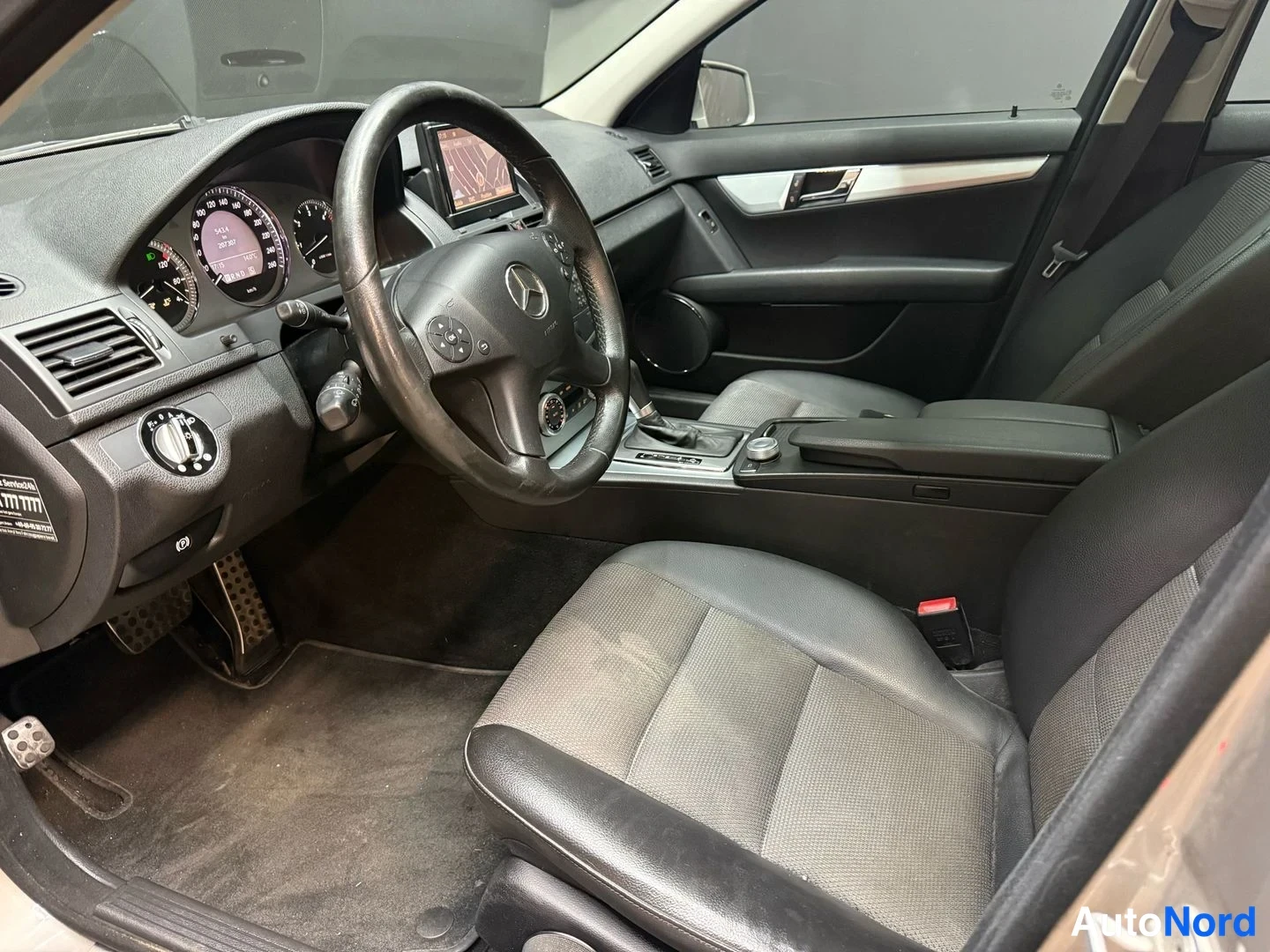 Hopea Mercedes-Benz C 320 CDI 2009, ohjaamo, kuva 8