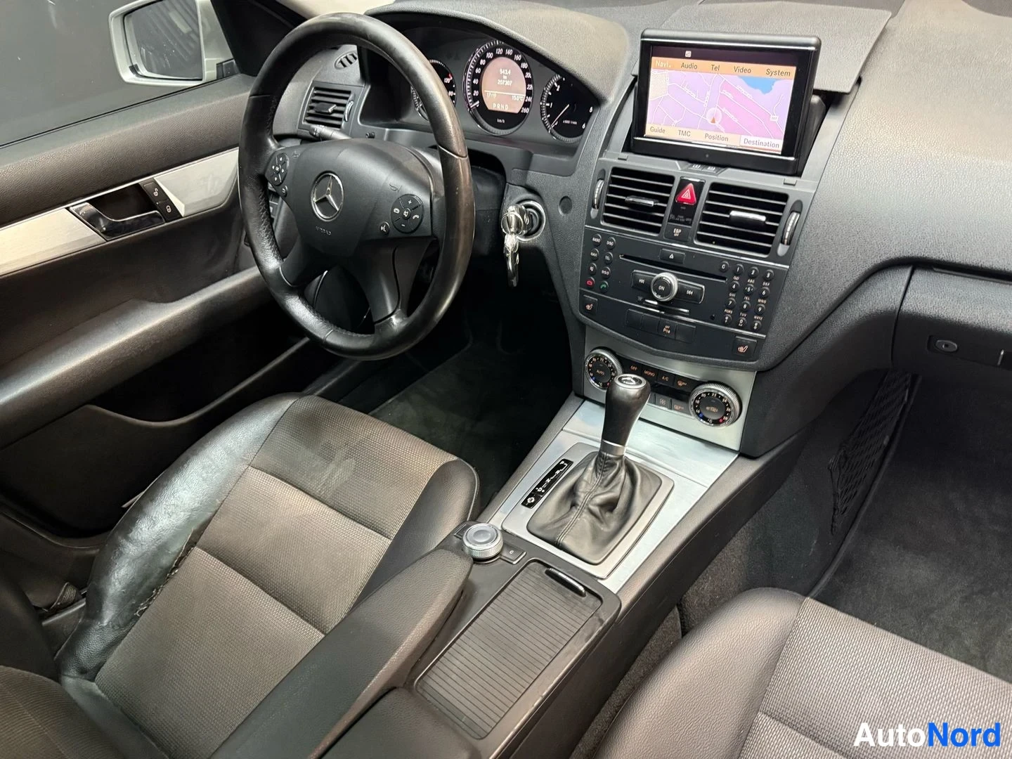 Hopea Mercedes-Benz C 320 CDI 2009, ohjaamo, kuva 9
