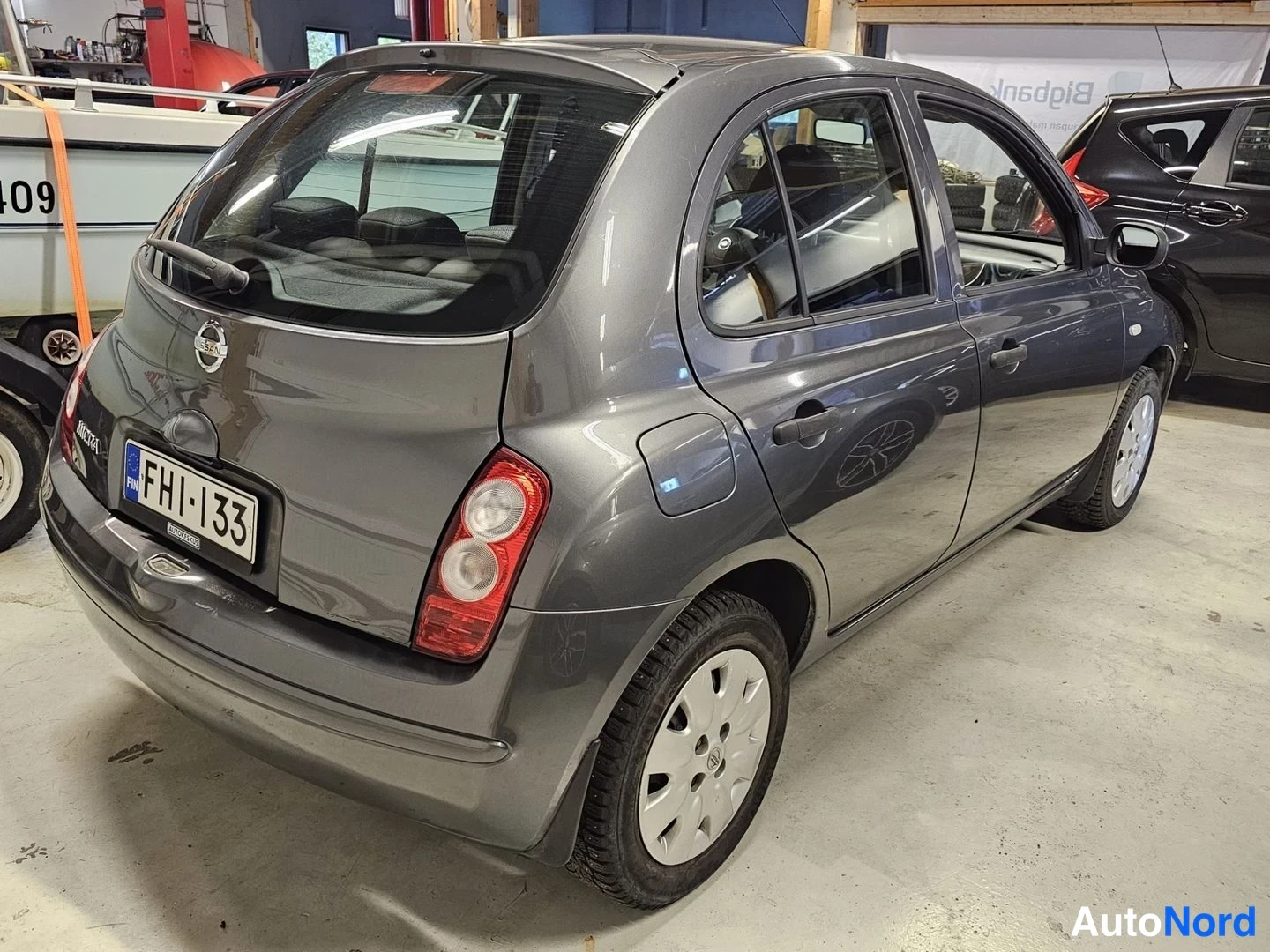 Harmaa Nissan Micra 2006, takaviisto, kuva 3