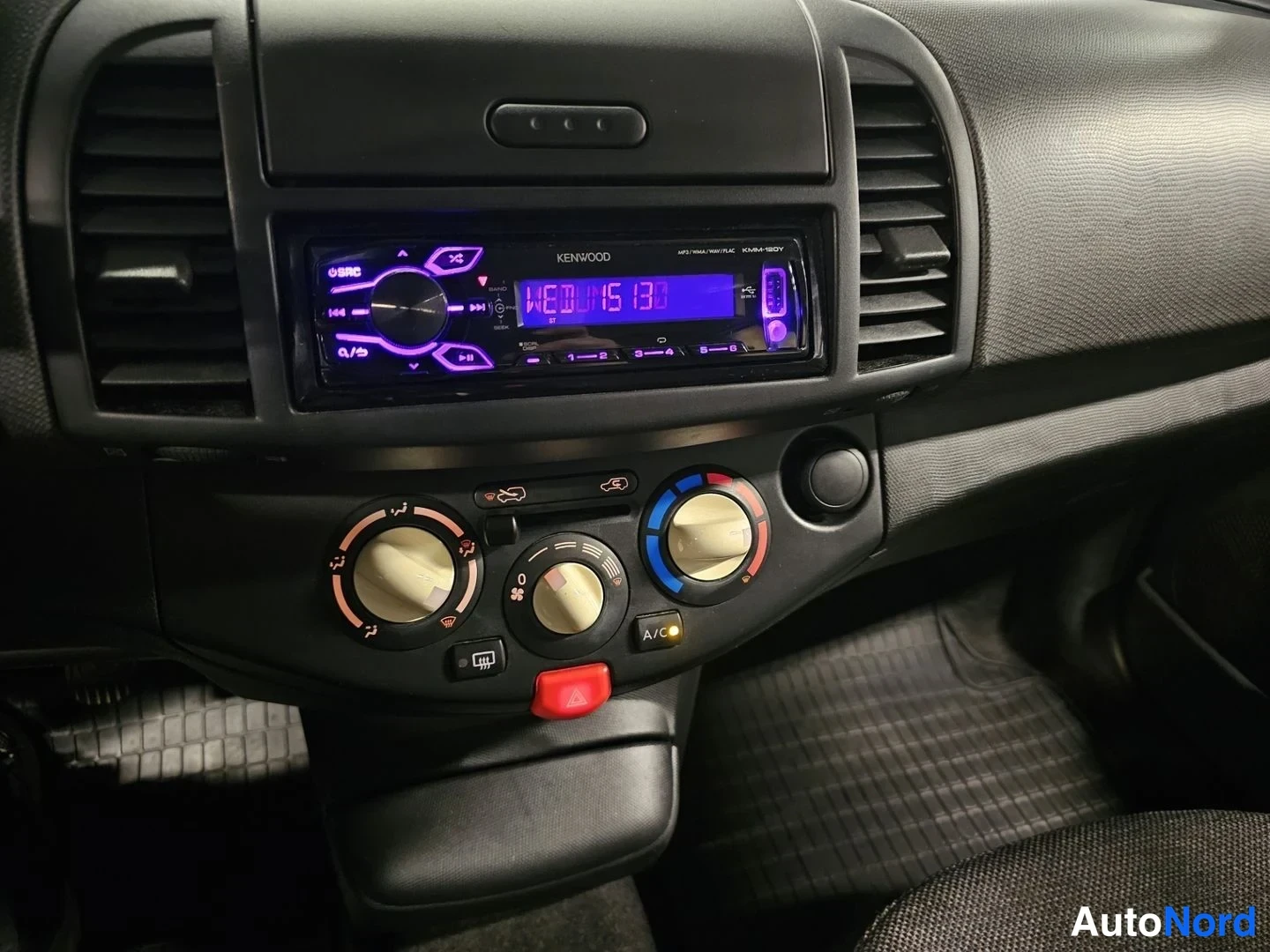 Harmaa Nissan Micra 2006, yksityiskohta, kuva 8