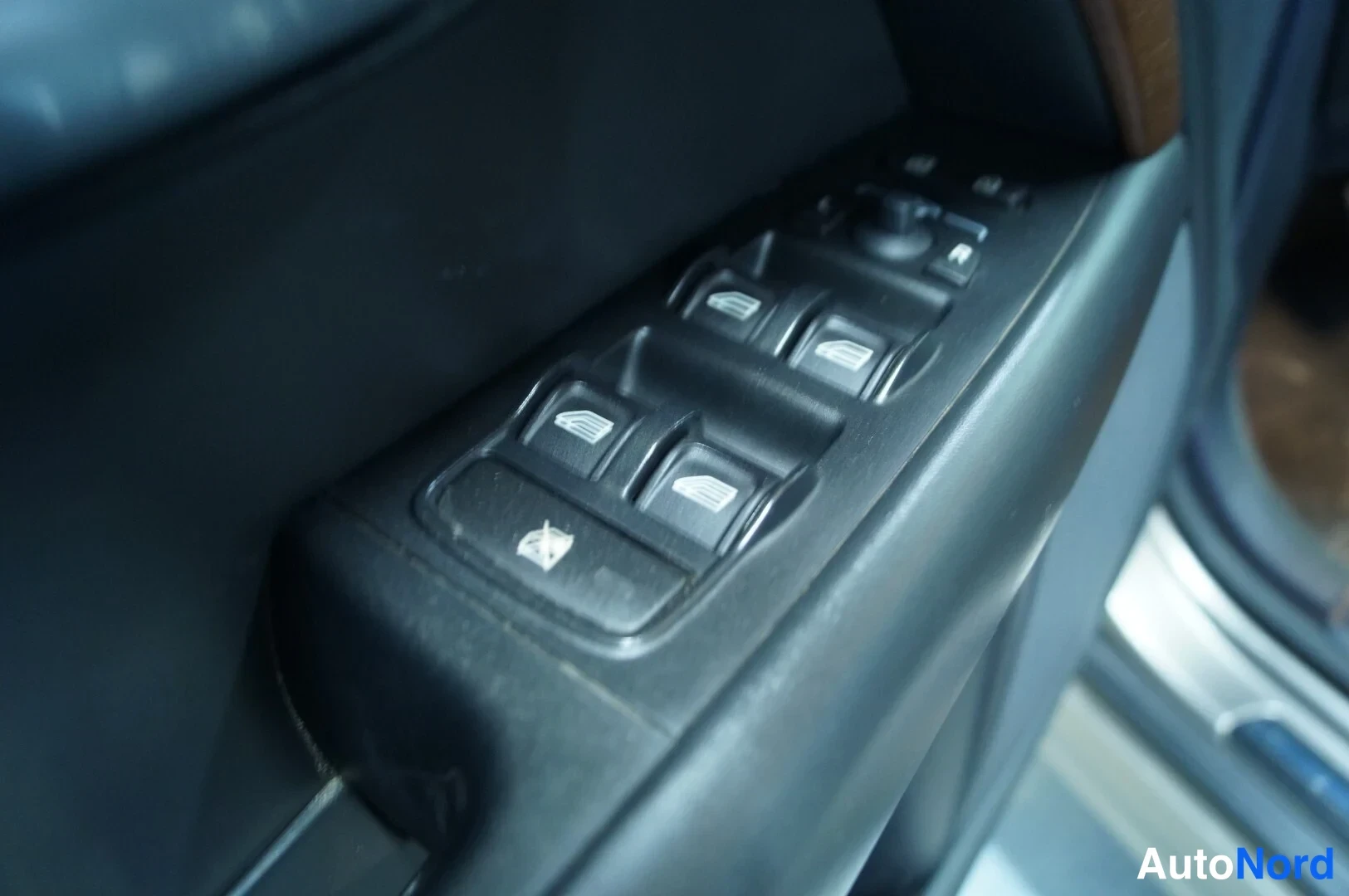 Brun Volvo V70 2008, detalj, bild 14