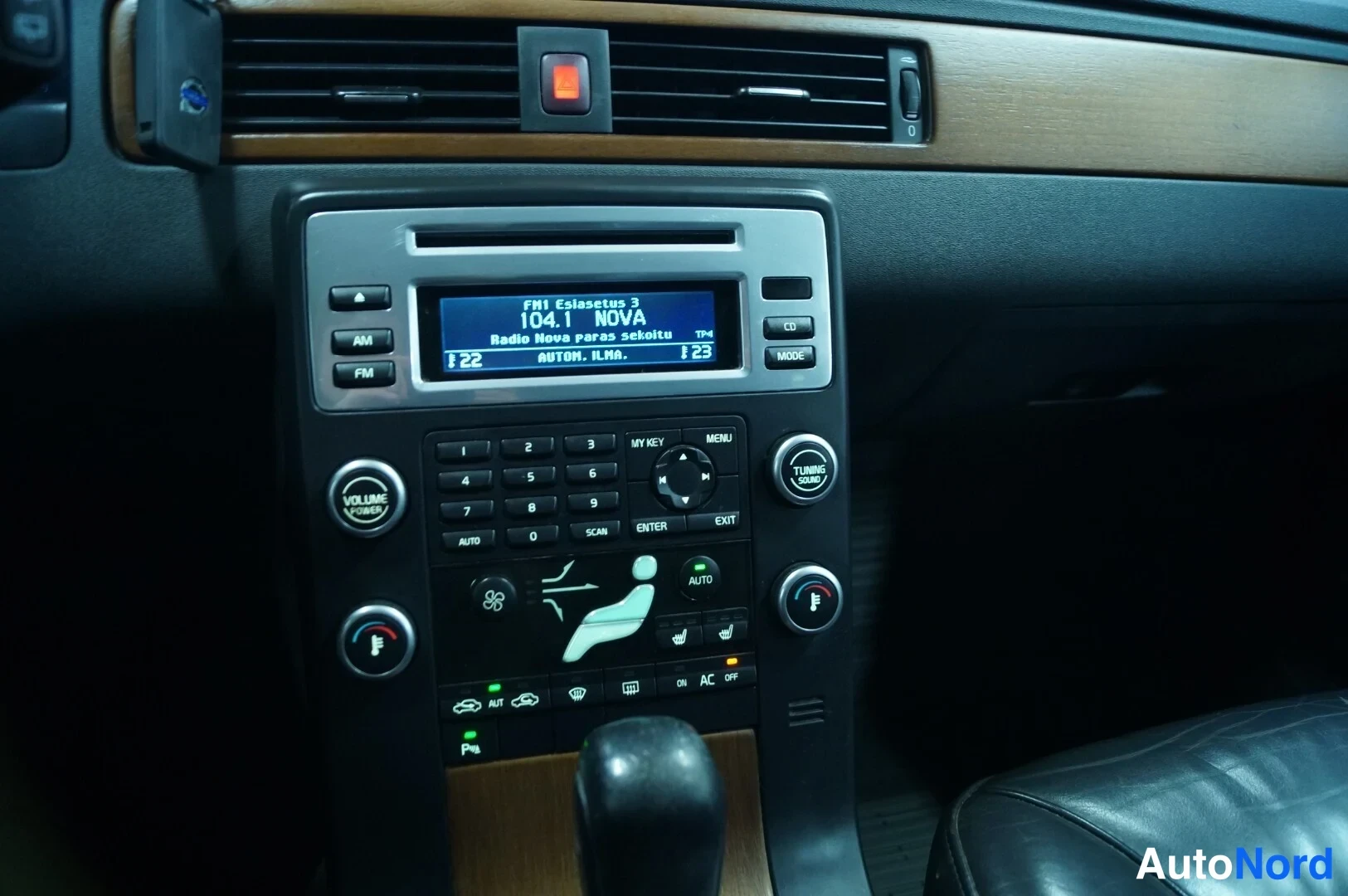 Brun Volvo V70 2008, detalj, bild 11