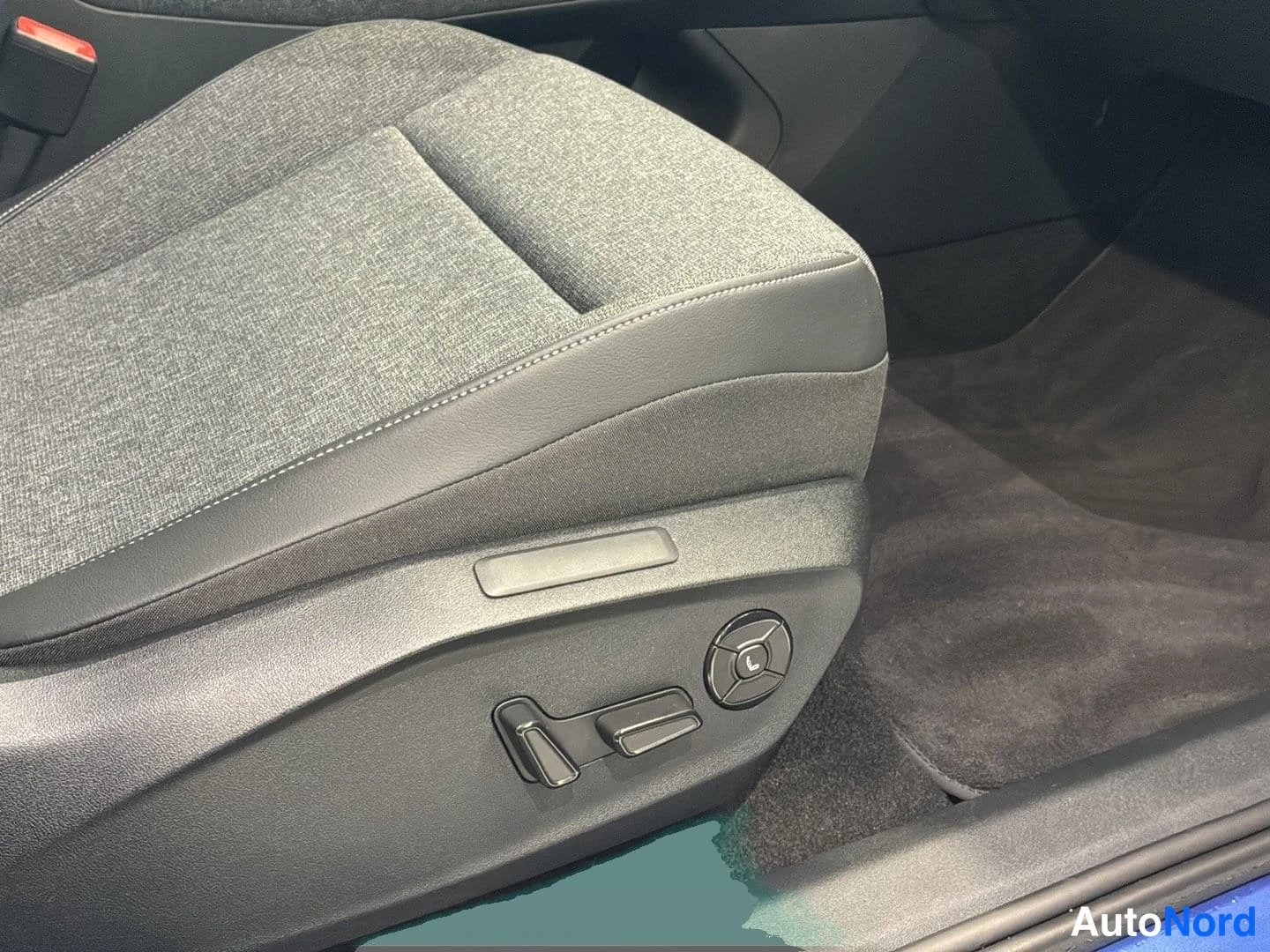 Sininen Volkswagen ID 2026, kuva 20