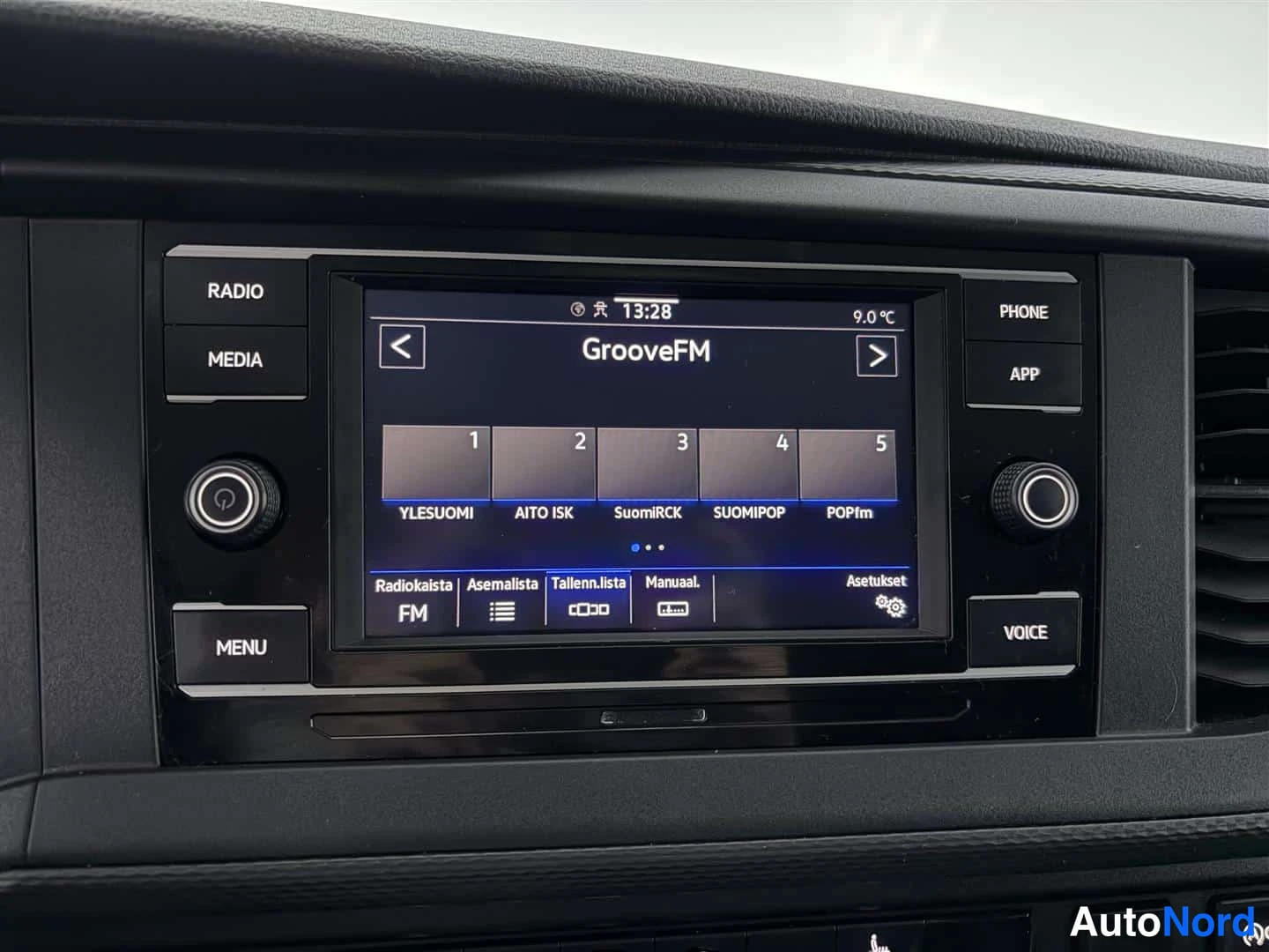Musta Volkswagen Transporter 2023, kuva 17