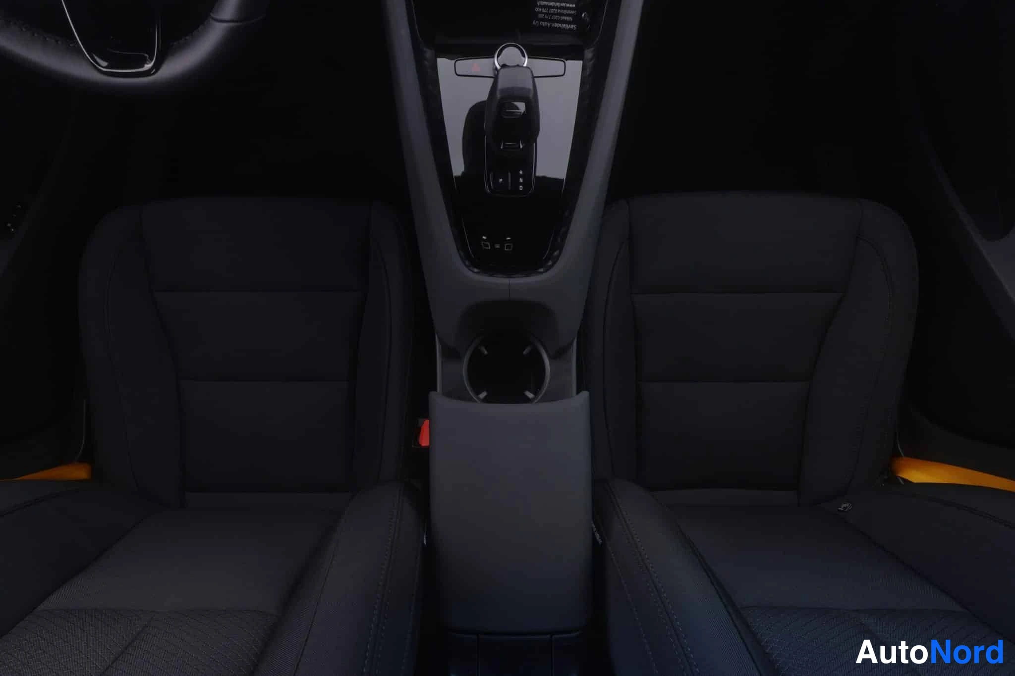 Harmaa Polestar 2 2022, kuva 17