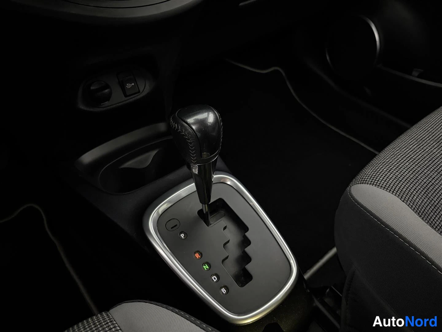 Valkoinen Toyota Yaris 2020, kuva 24