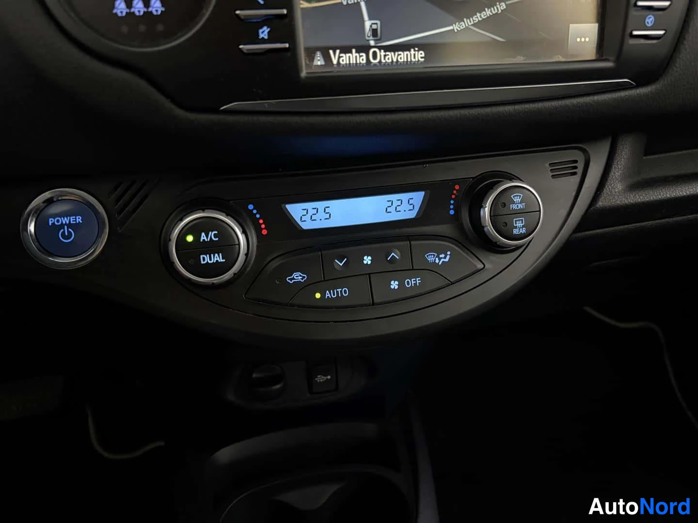 Valkoinen Toyota Yaris 2020, kuva 25