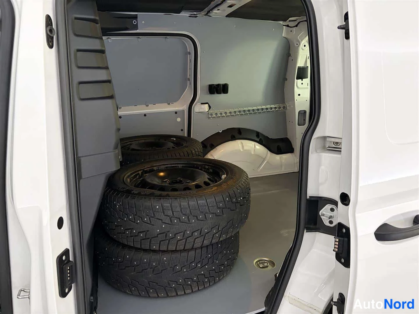 Valkoinen Volkswagen Caddy 2021, kuva 15