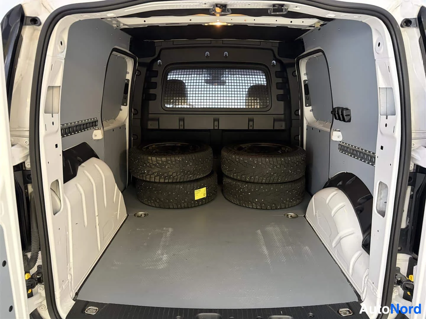 Valkoinen Volkswagen Caddy 2021, kuva 16