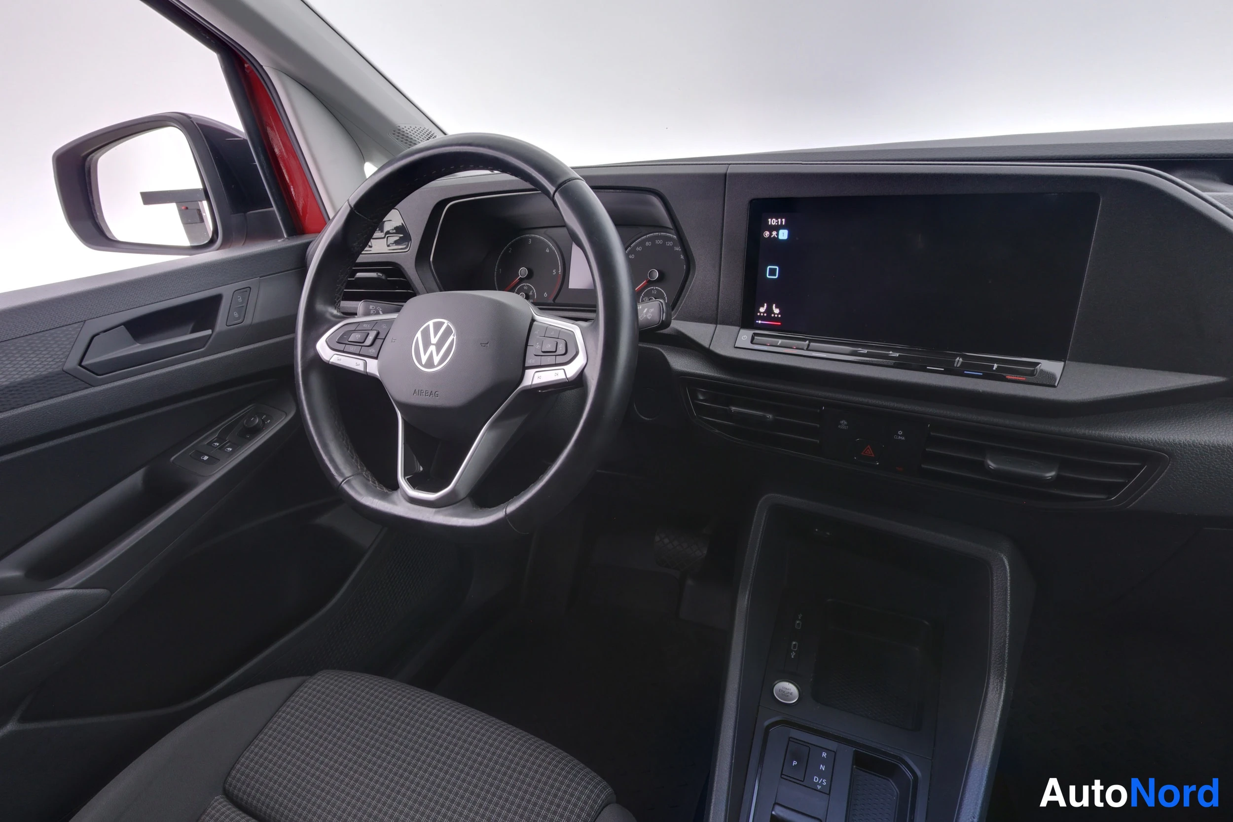 Punainen Volkswagen Caddy 2023, kuva 16