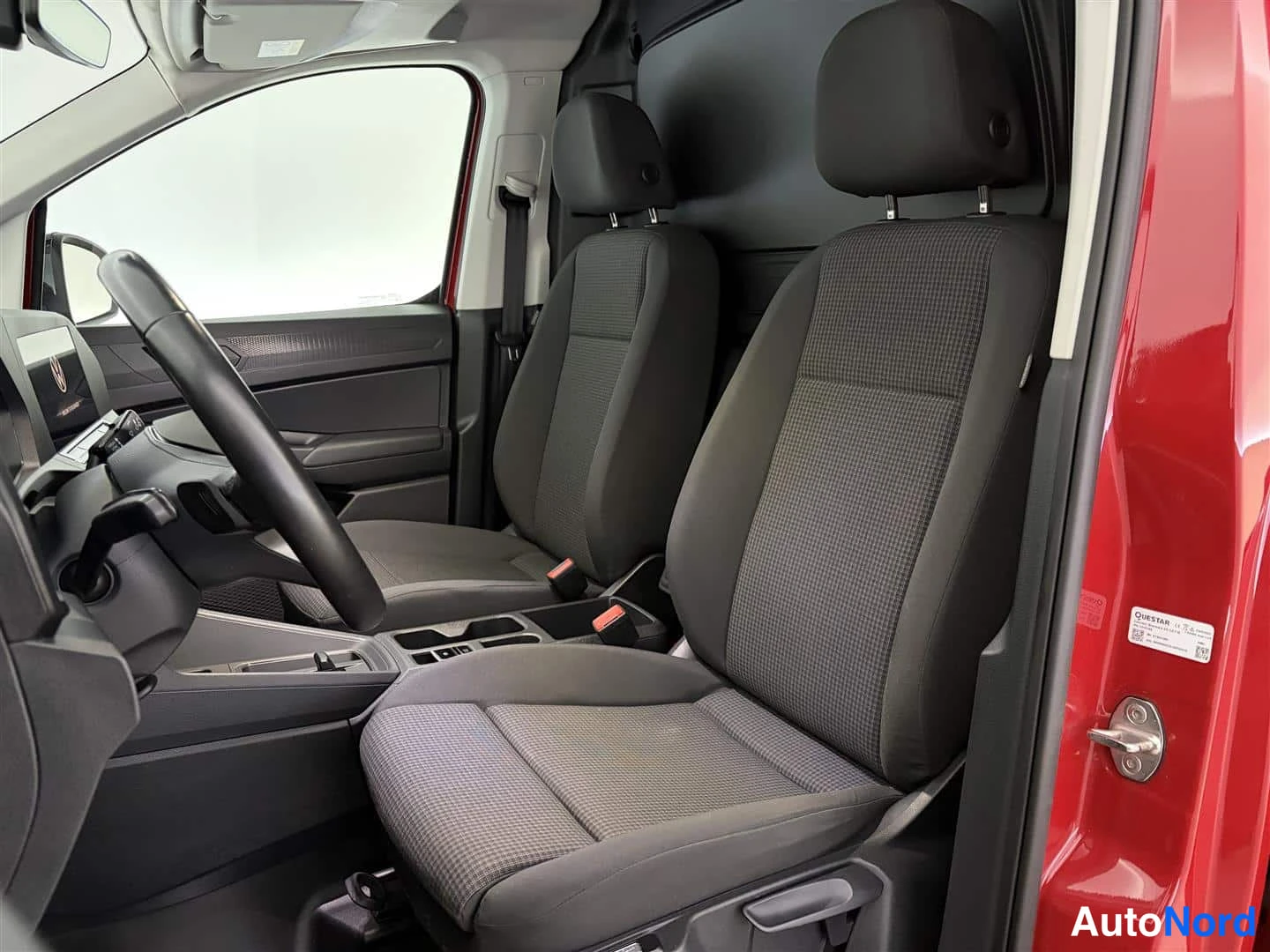Punainen Volkswagen Caddy 2023, kuva 19