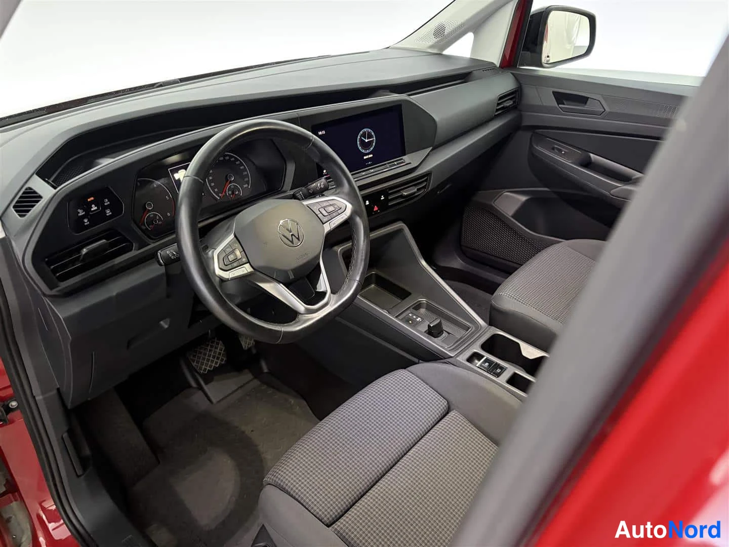 Punainen Volkswagen Caddy 2023, kuva 20