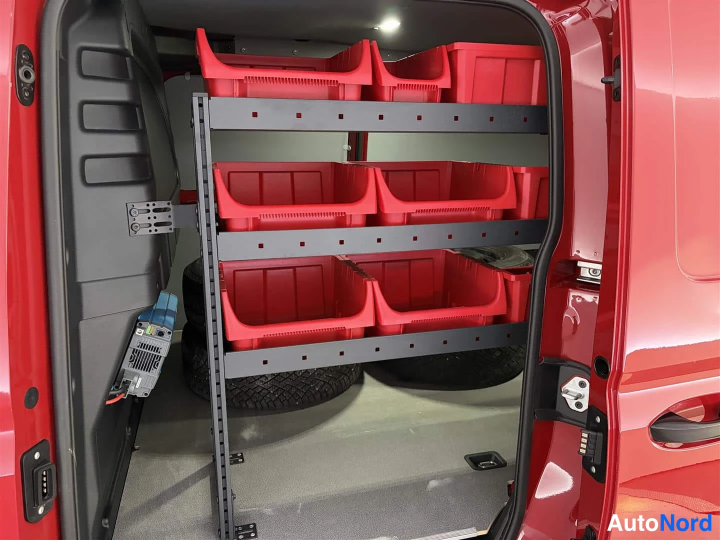 Punainen Volkswagen Caddy 2023, kuva 21