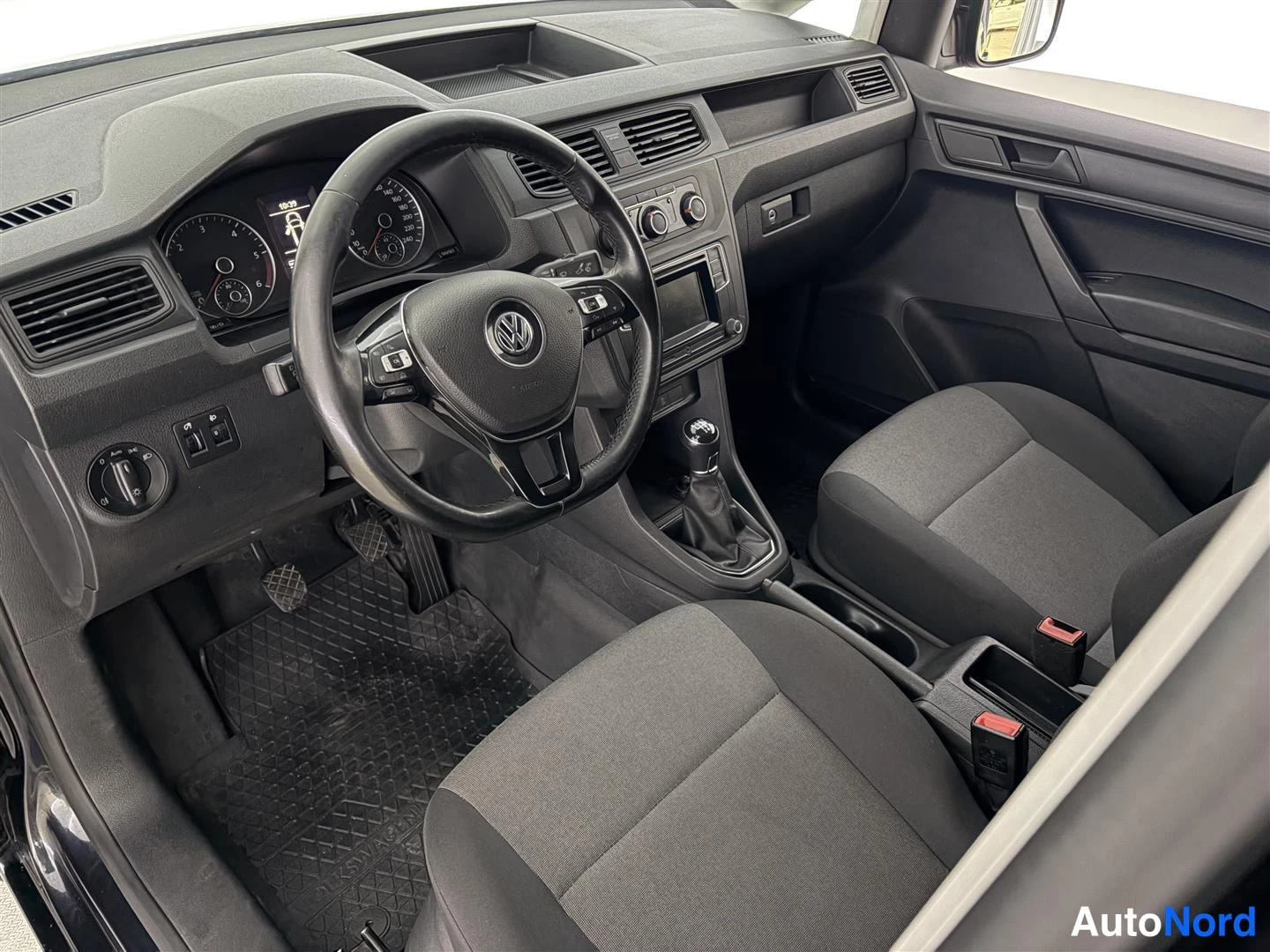 Sininen Volkswagen Caddy 2015, kuva 14