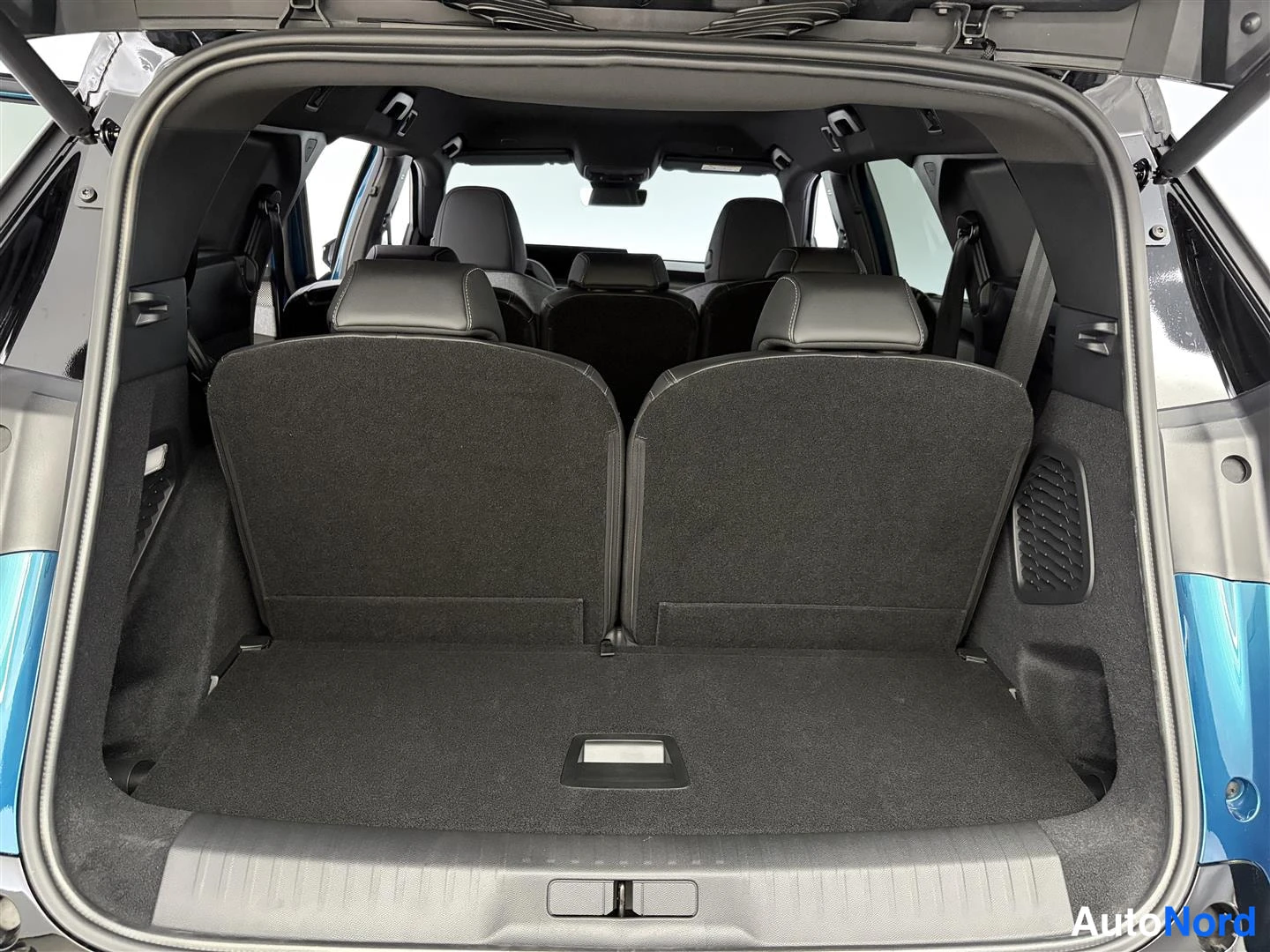 Sininen Peugeot 5008 2026, kuva 24