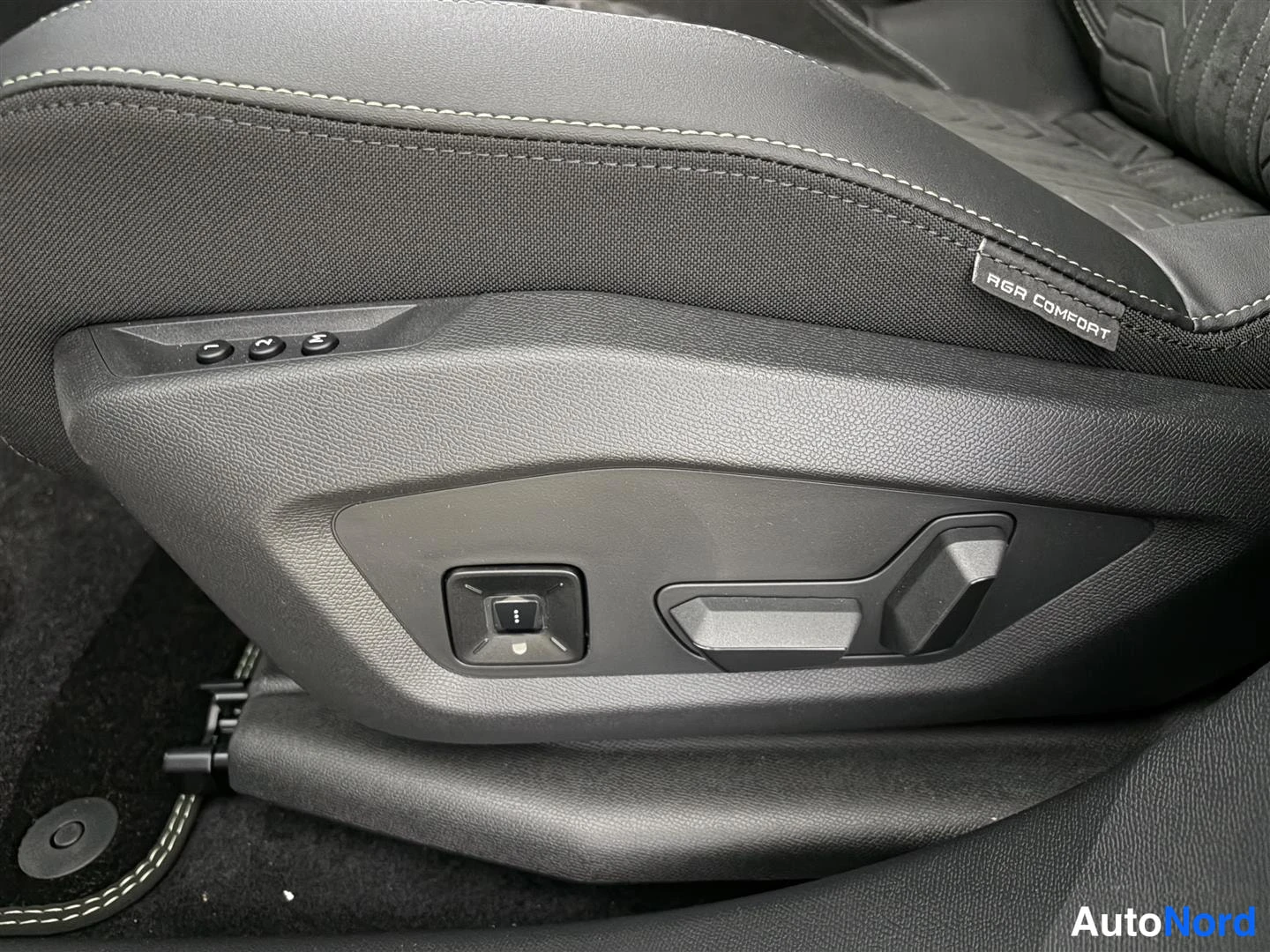 Sininen Peugeot 5008 2026, kuva 37