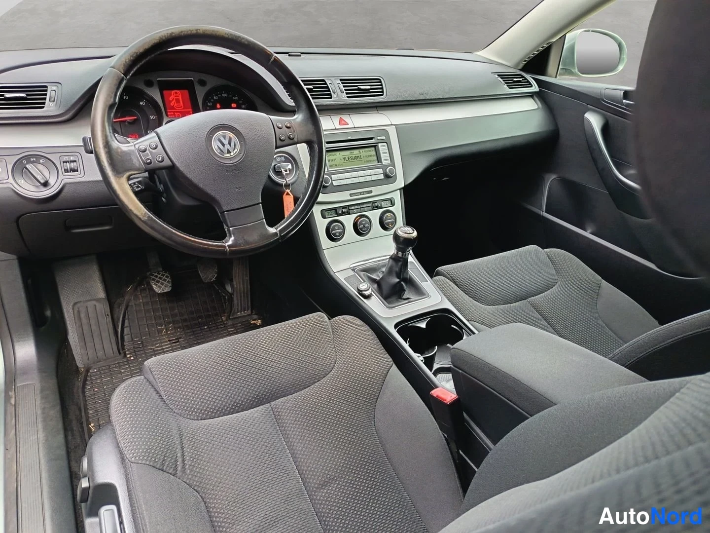 Vihreä Volkswagen Passat Variant 2008, ohjaamo, kuva 11