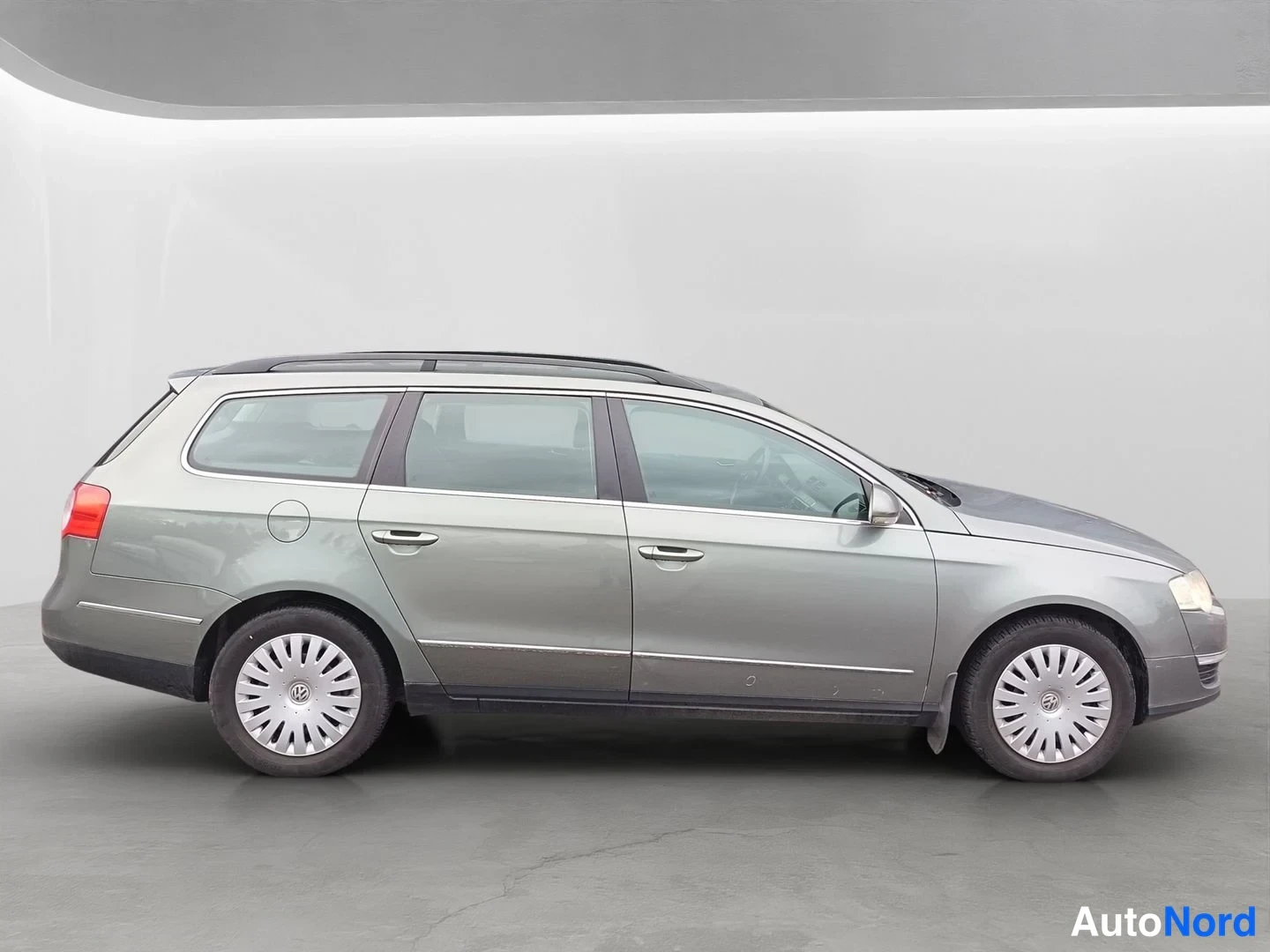 Vihreä Volkswagen Passat Variant 2008, sivulta, kuva 4