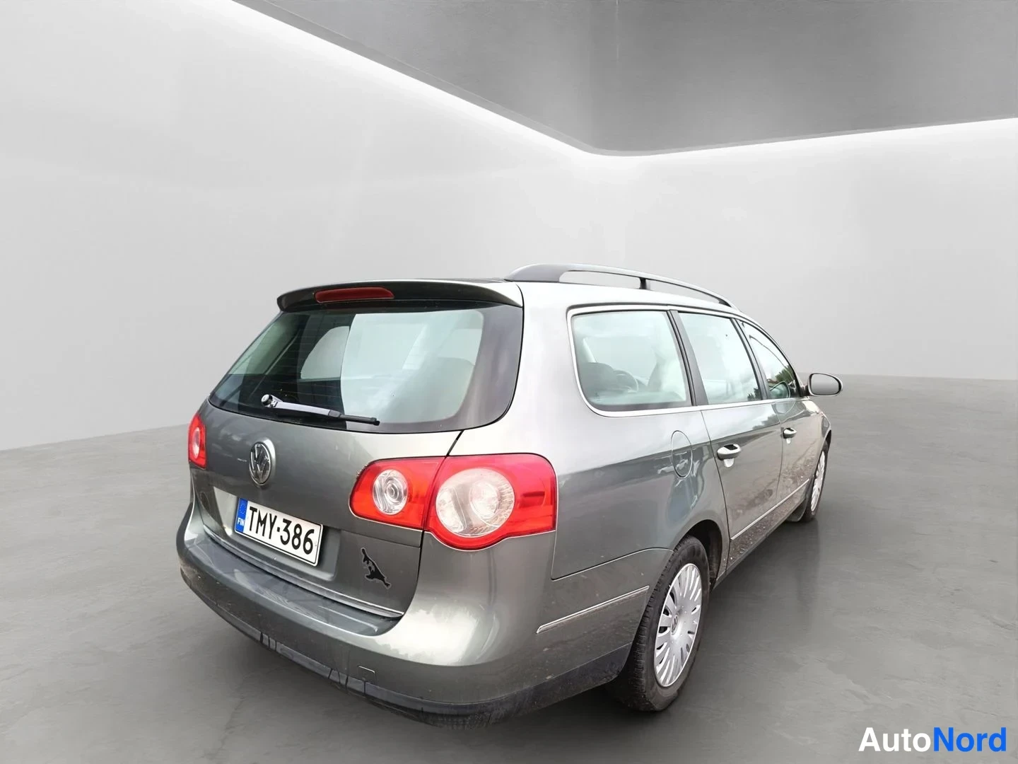 Vihreä Volkswagen Passat Variant 2008, takaviisto, kuva 6