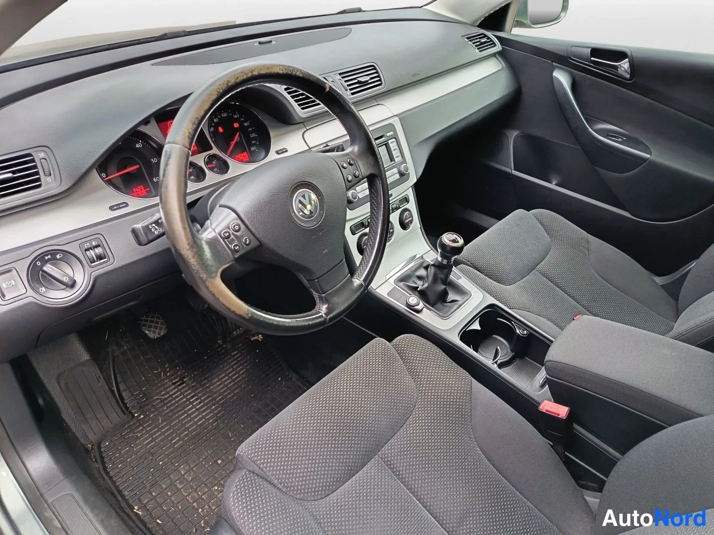 Vihreä Volkswagen Passat Variant 2008, ohjaamo, kuva 9