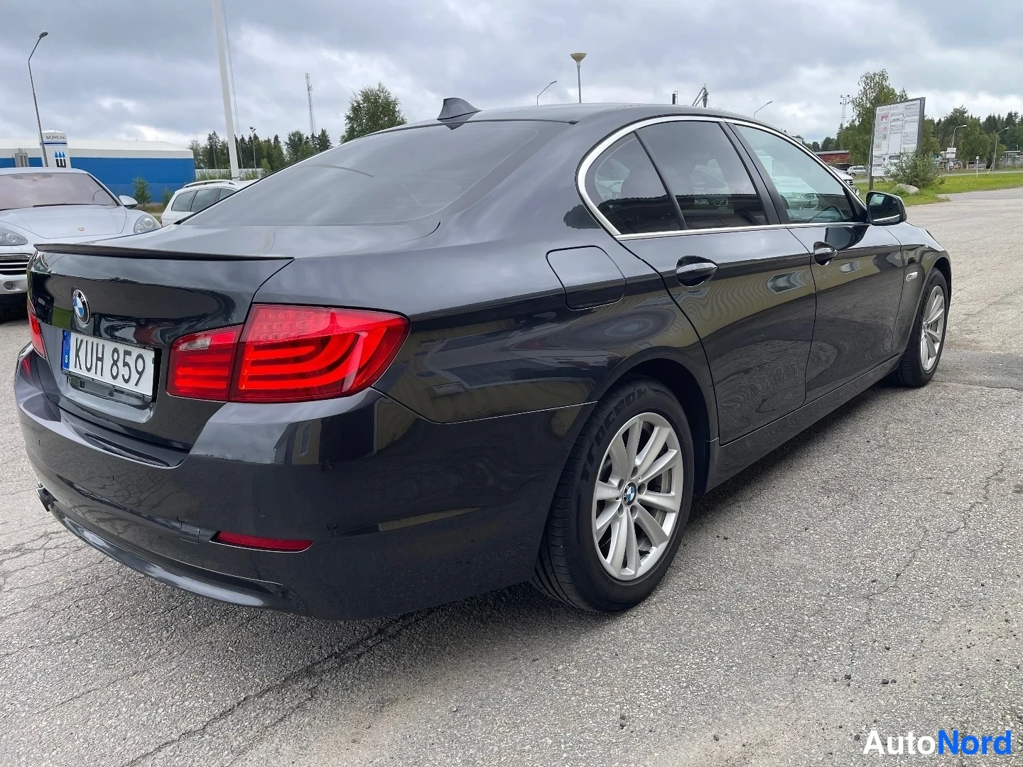 Harmaa BMW 523i 2010, takaviisto, kuva 12