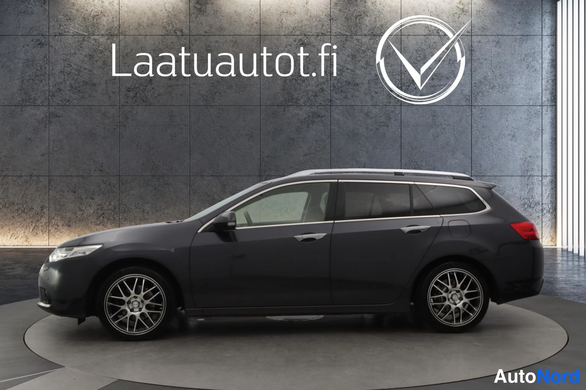 Harmaa Honda Accord 2014, etuviisto, keula vasemmalle, kuva 2