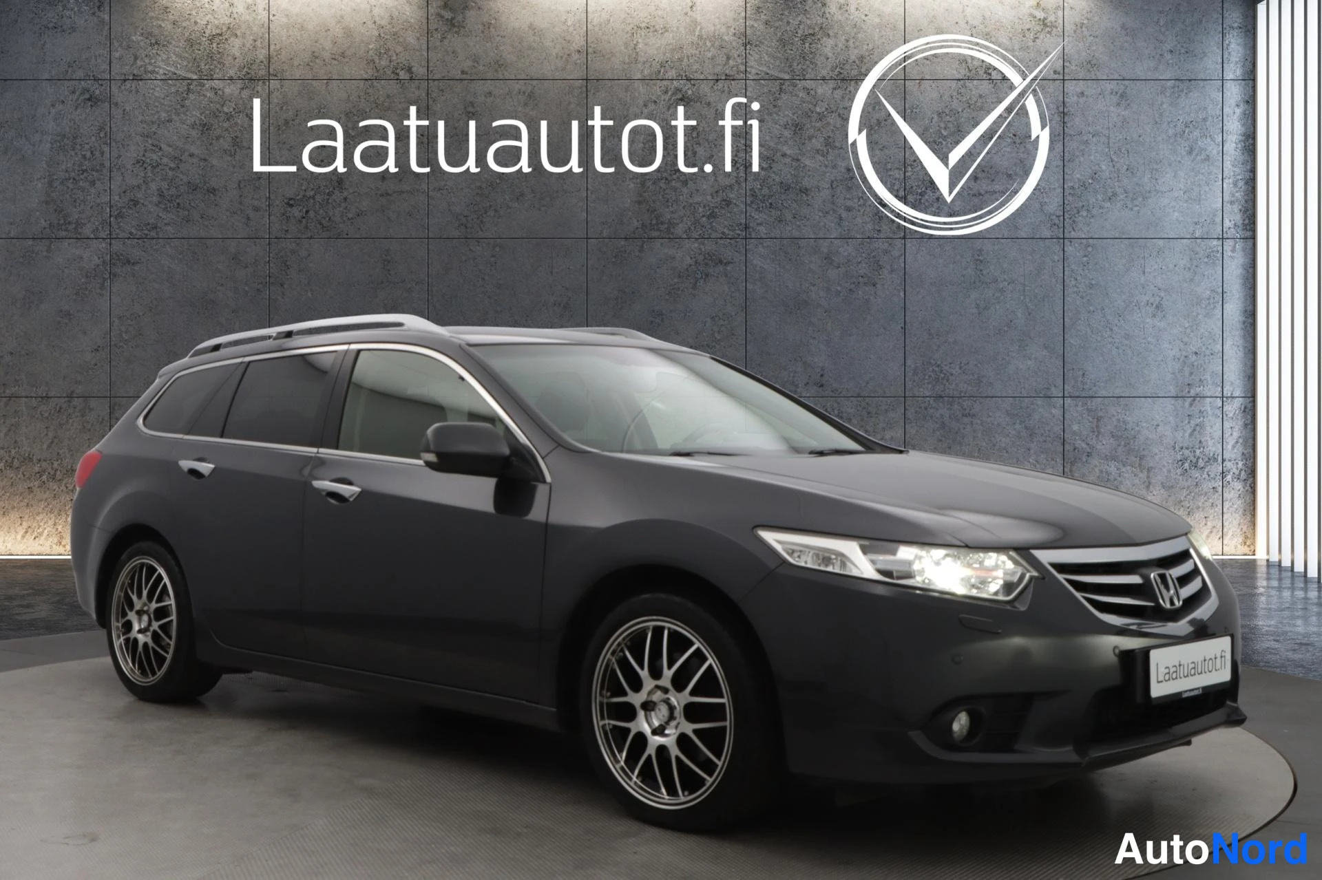 Harmaa Honda Accord 2014, etuviisto, keula oikealle, kuva 3
