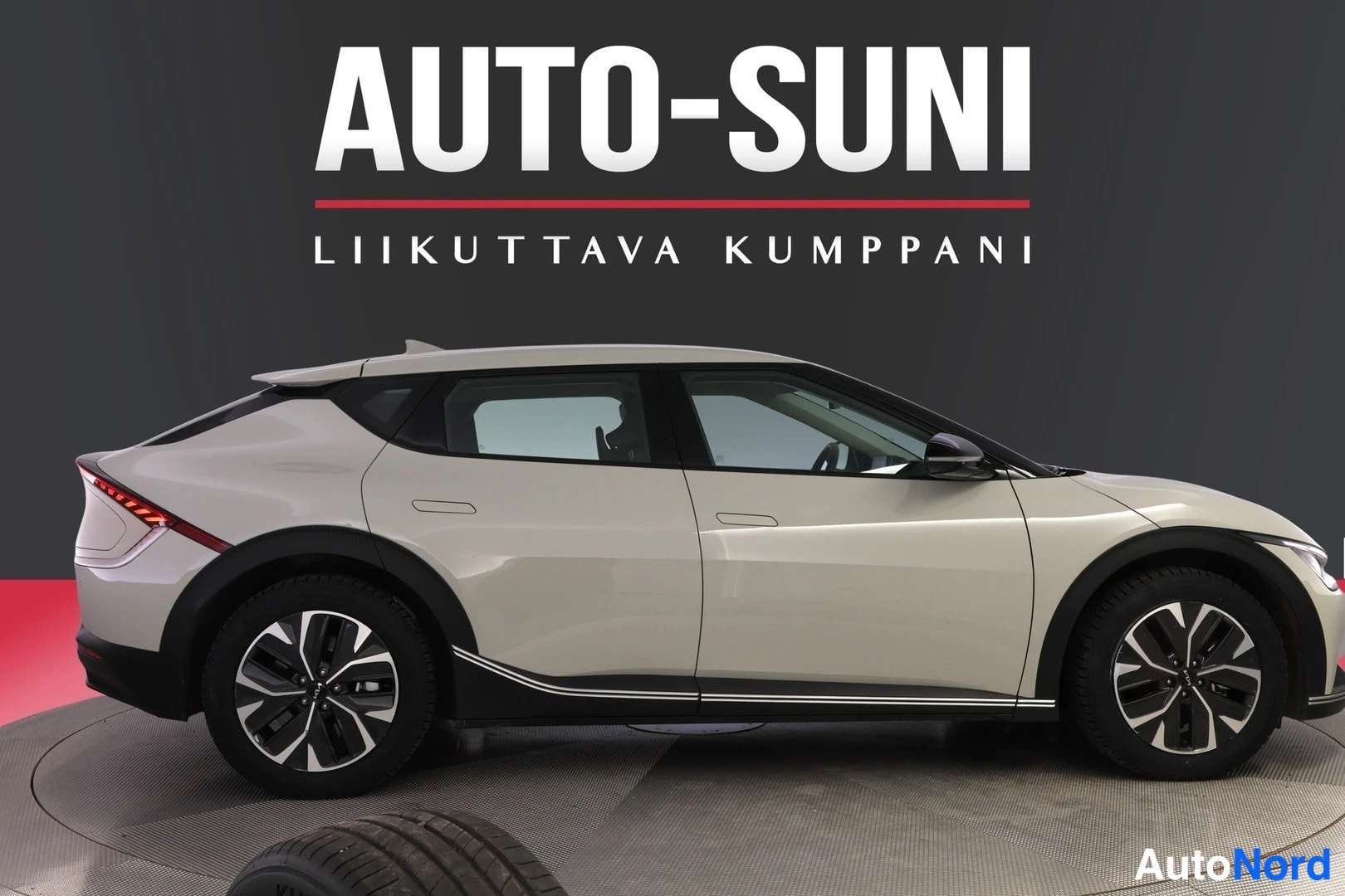White Kia EV6 2024, side, photo 4